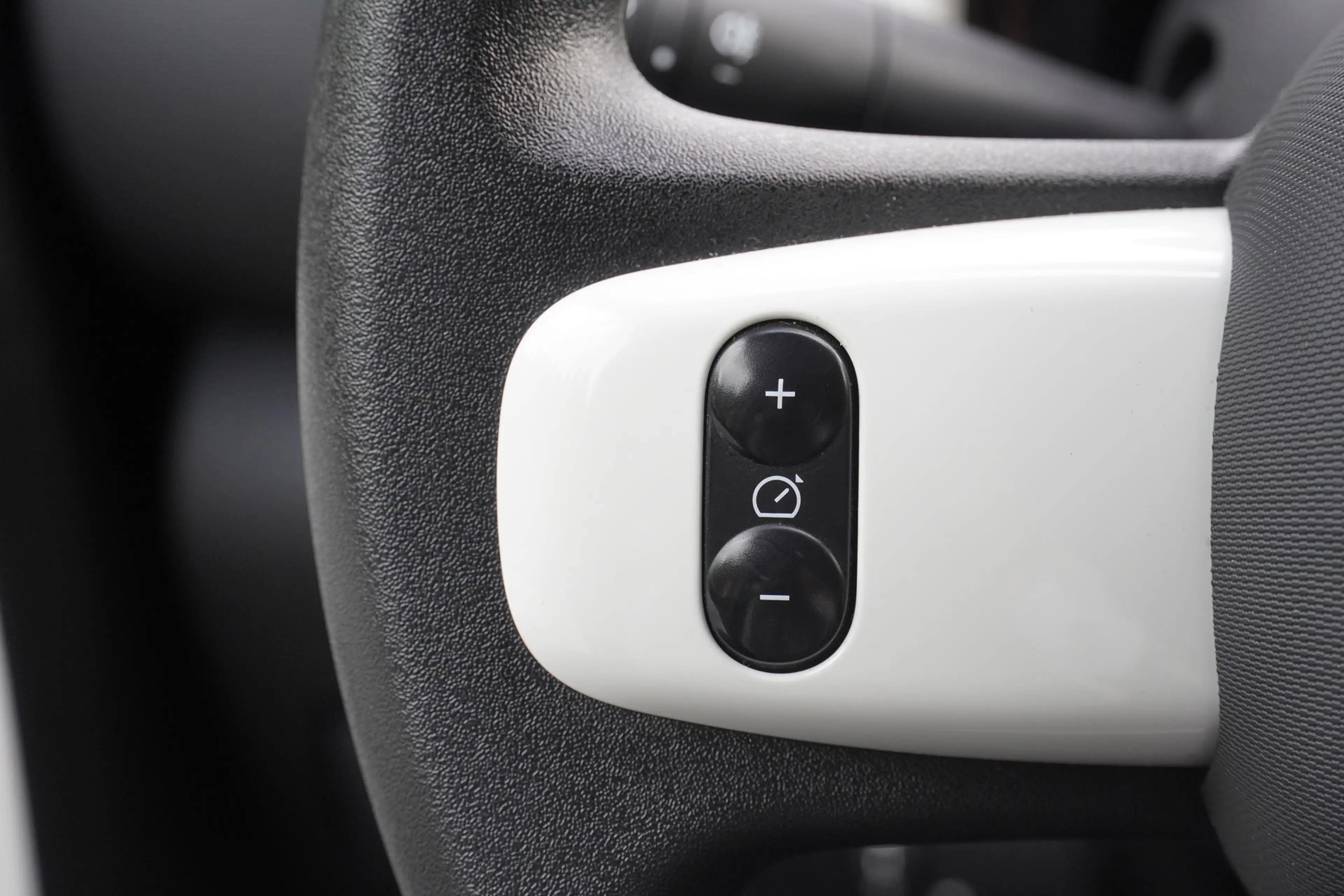 Renault Twingo 1.0 Equilibre Android Apple Klimaaut. DAB — photo 12