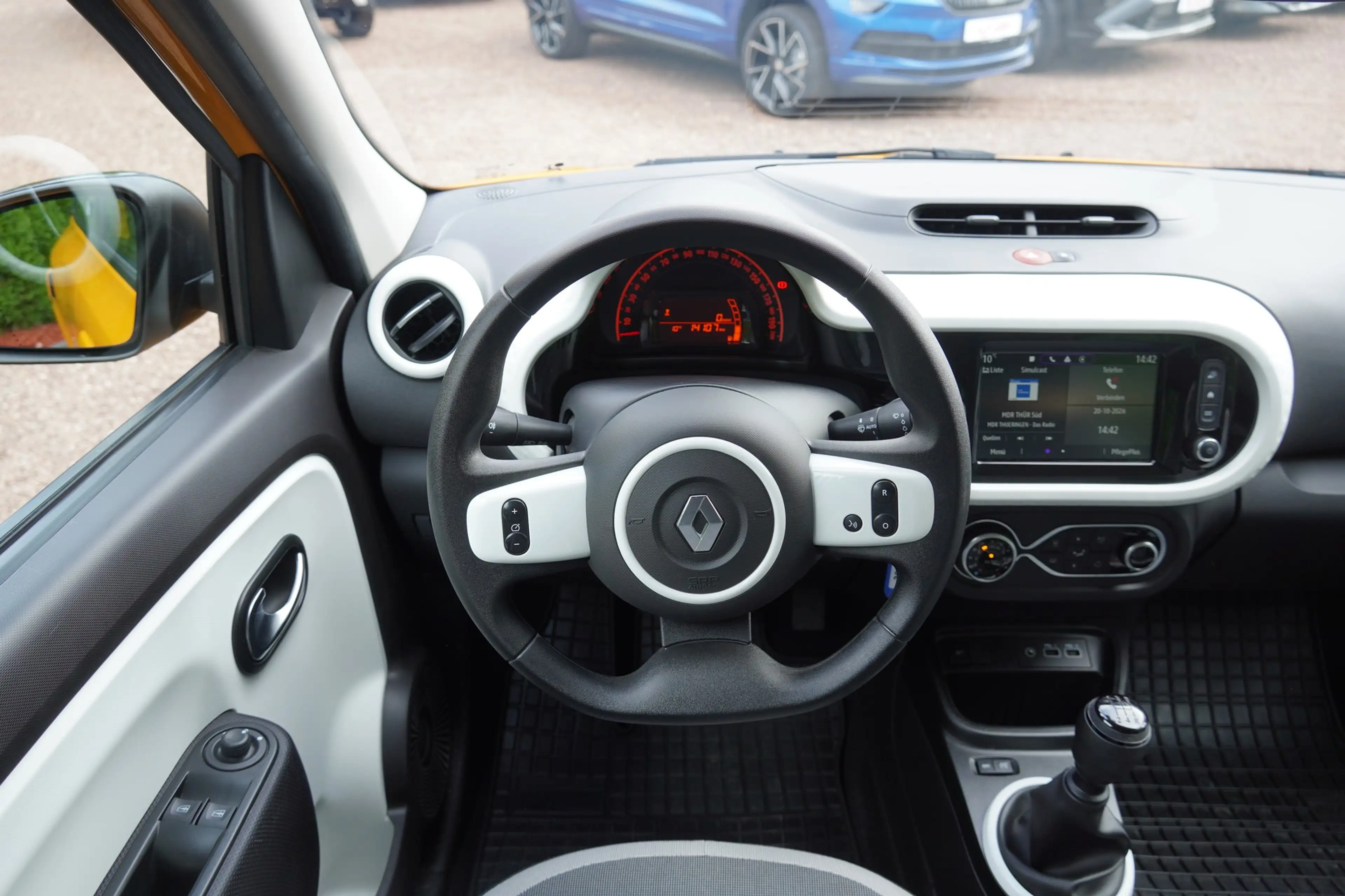 Renault Twingo 1.0 Equilibre Android Apple Klimaaut. DAB — photo 9