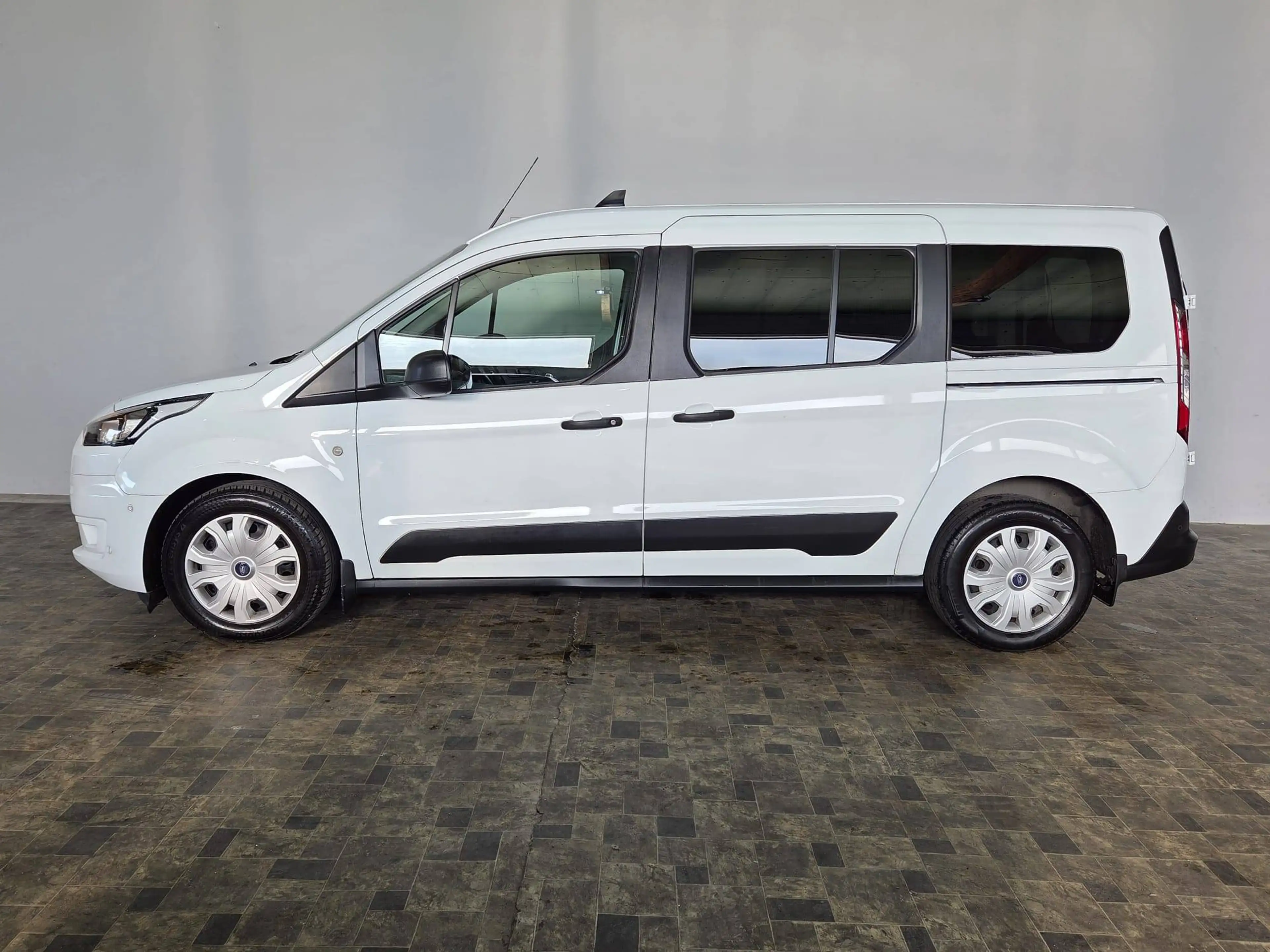 Ford Transit Connect 1,5 D Kombi lang Trend, Navi, Klima, 1.Hand — photo 4