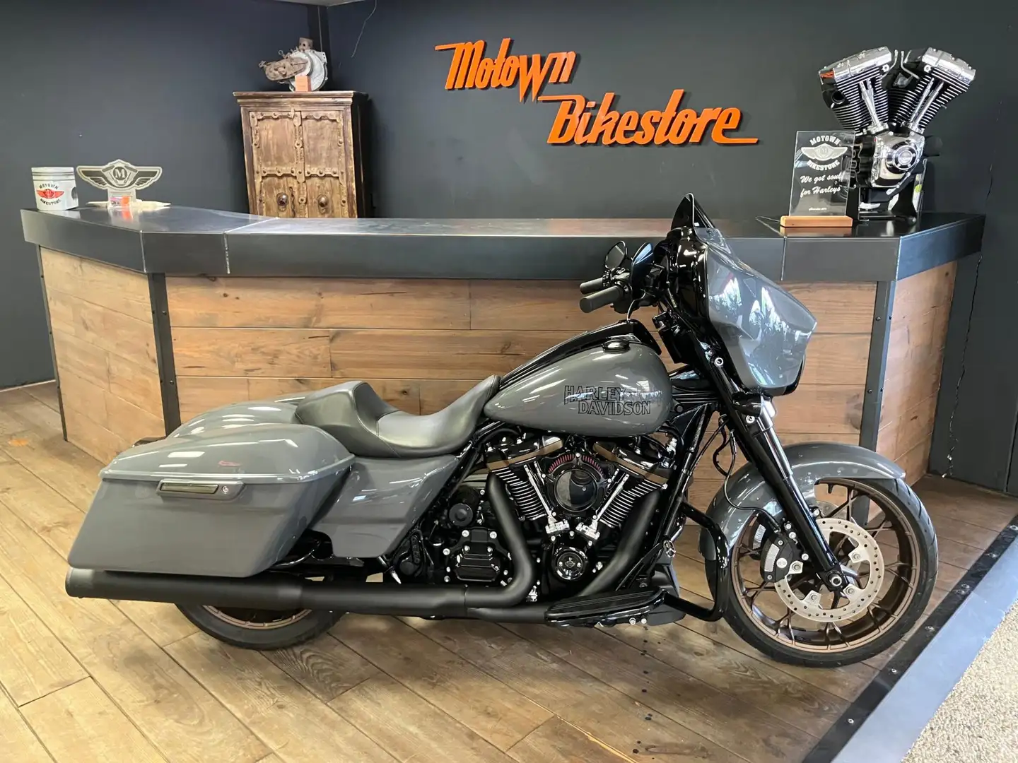 Harley-Davidson Street Glide FLHXST 117Ci Streetglide ST Line Gunship Grey Appl Grey - 1
