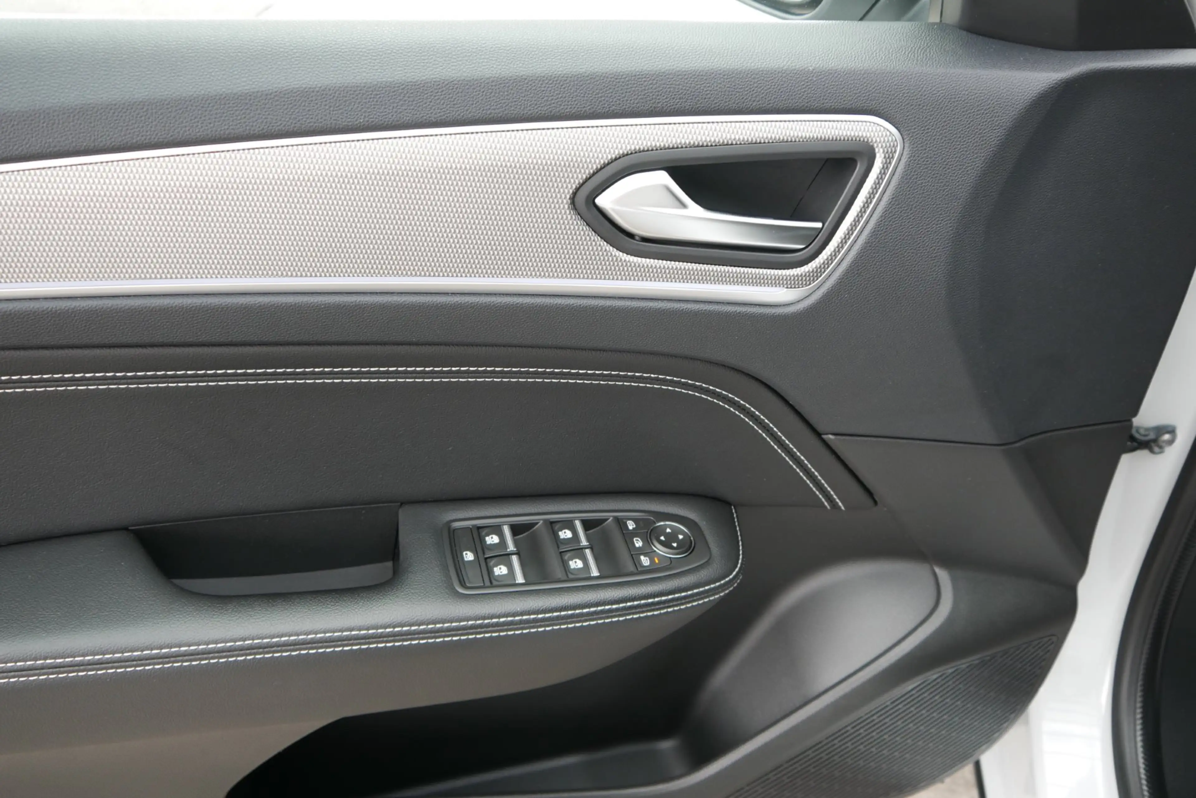Renault Arkana E-Tech Hybrid 145 Techno *AHK/Navi/RFK/Lenkradhzg./LED* — photo 7