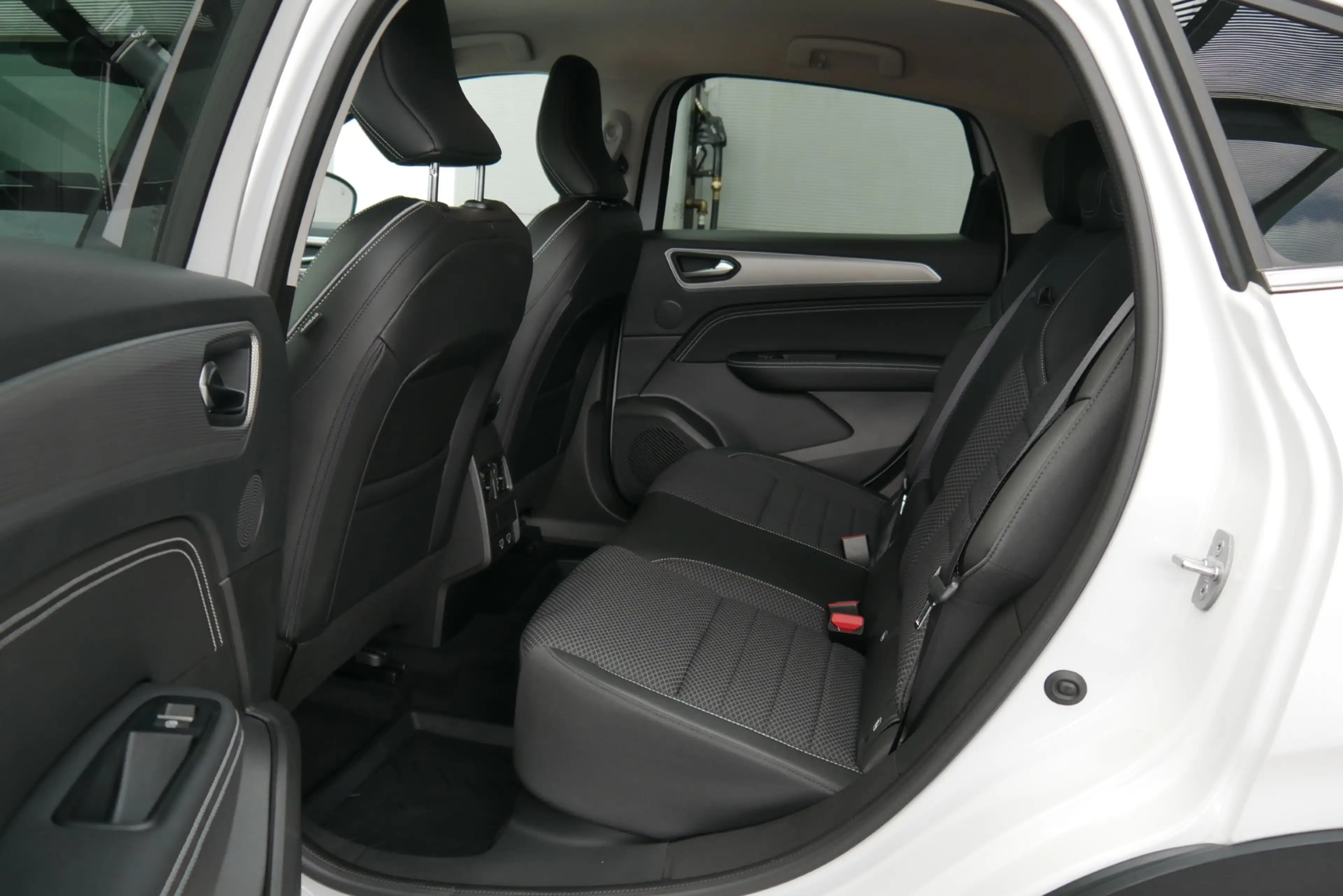 Renault Arkana E-Tech Hybrid 145 Techno *AHK/Navi/RFK/Lenkradhzg./LED* — photo 5