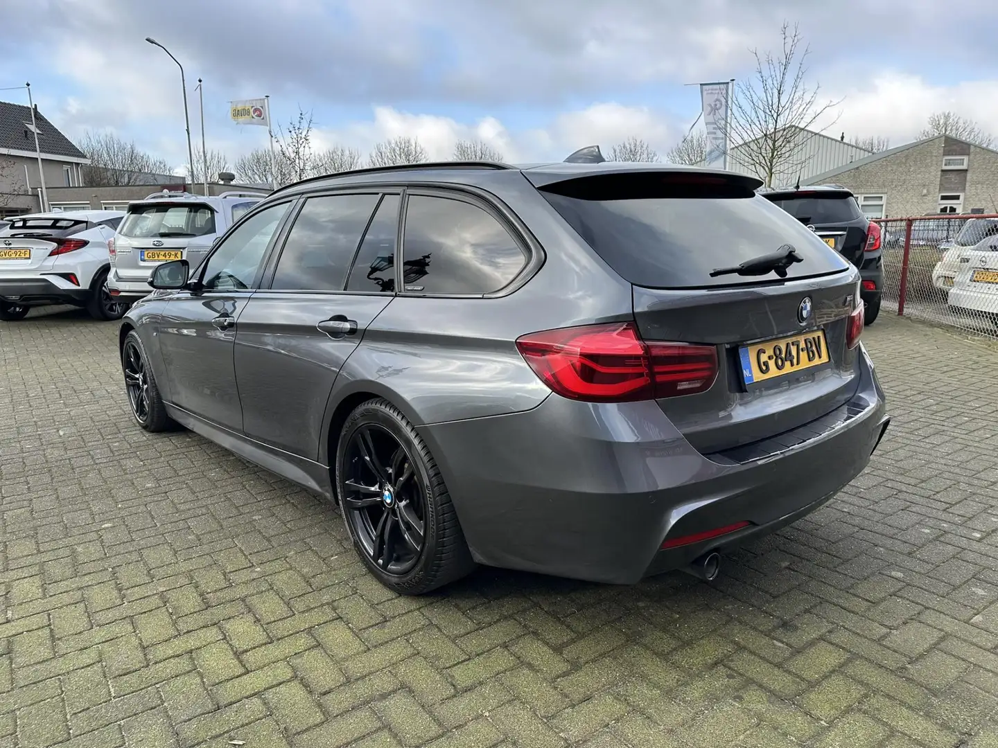 BMW 318 3-serie Touring 318i M Sport Corporate Lease Autom Gris - 2