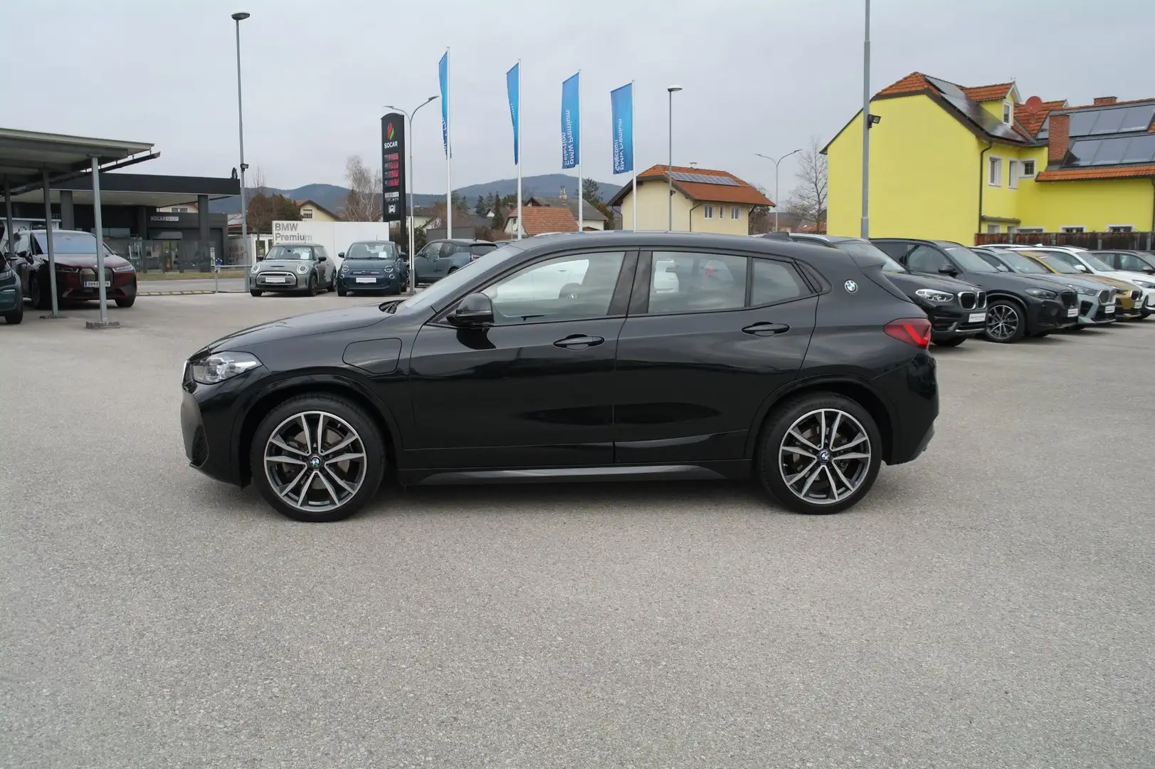 BMW X2 xDrive25e Schwarz - 2
