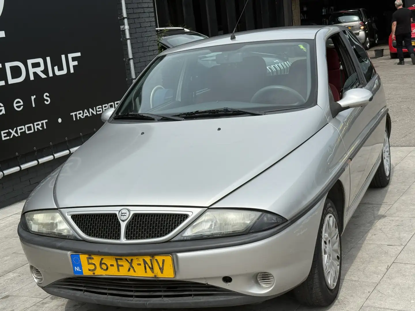 Lancia Ypsilon 1.2 Avantgarde Grijs - 2
