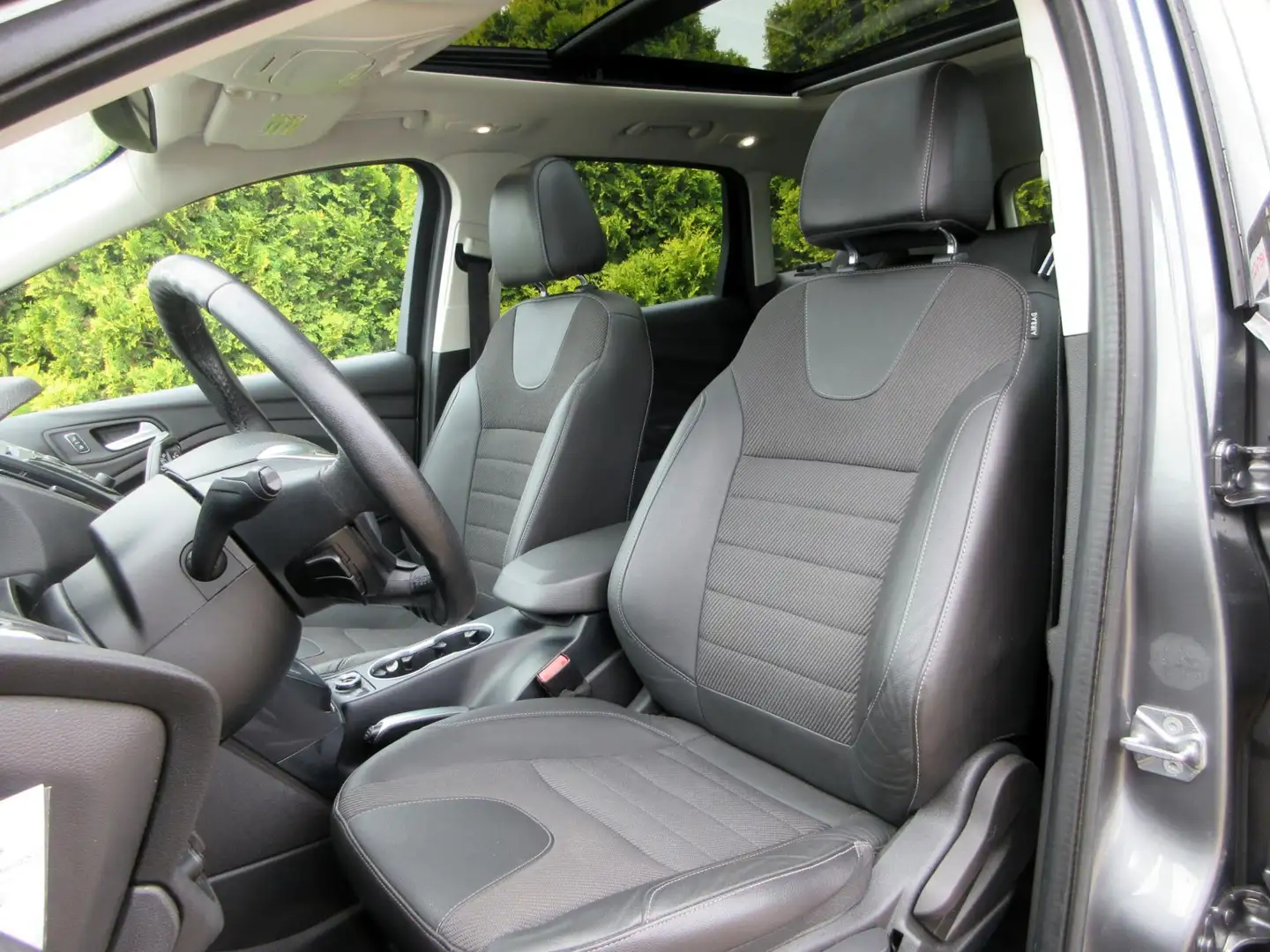 Ford Kuga 1.6 Titanium Plus 4WD Automaat*Navi*Cruise* Gris - 2