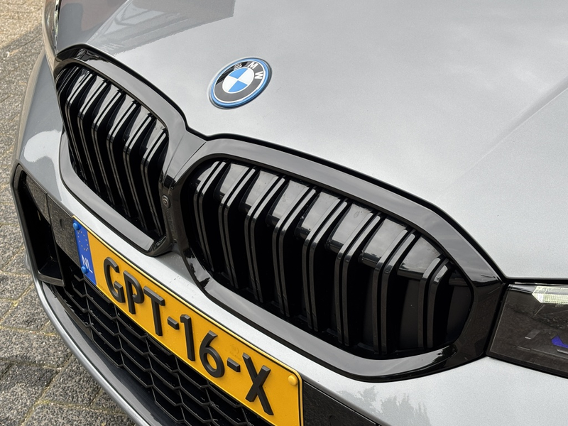 BMW 330 3-serie Touring 330e Touring M-Sport Head-Up Trekh — photo 12
