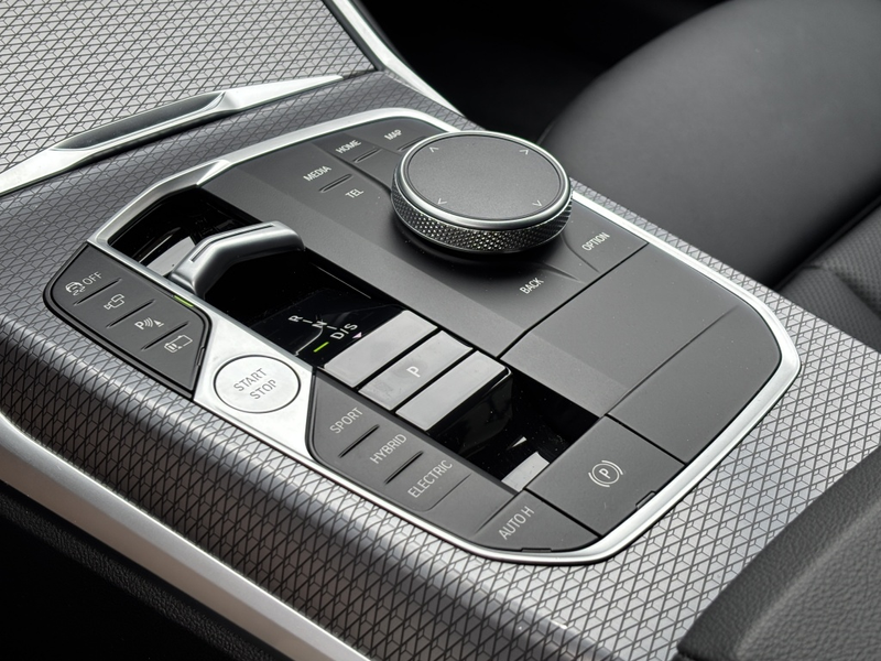 BMW 330 3-serie Touring 330e Touring M-Sport Head-Up Trekh — photo 26
