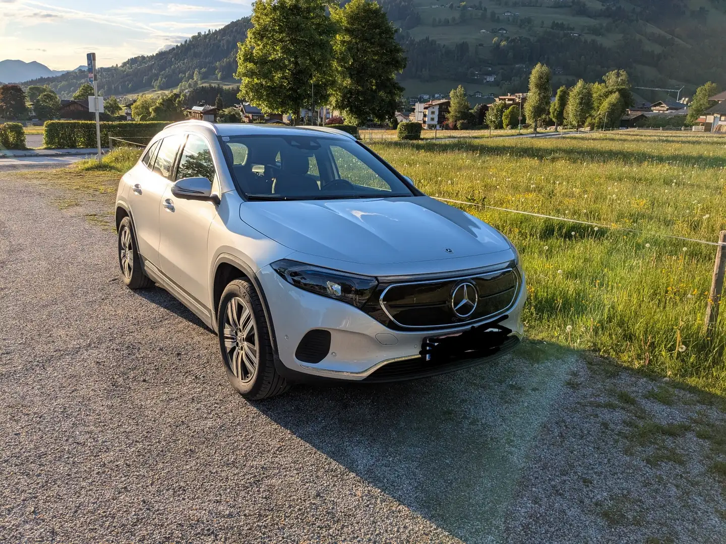 Mercedes-Benz EQA 300 4Matic, Anhängerkupplung, Bj.11/23 Silber - 1