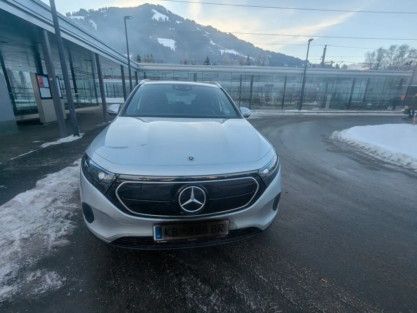 Mercedes-Benz EQA 300 4Matic, Anhängerkupplung, Bj.11/23 Silber - 1
