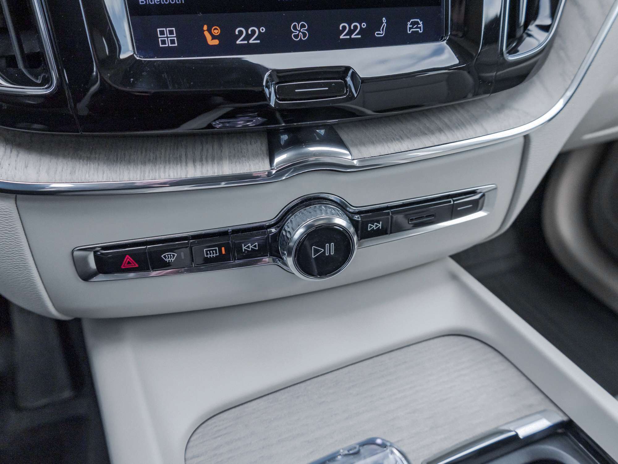 2024 Volvo XC60 T8 eAWD PHEV Ultimate Dark Theme thumb 20