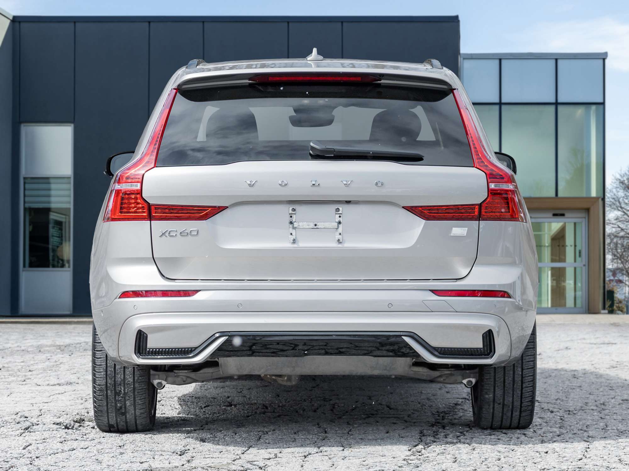 2024 Volvo XC60 T8 eAWD PHEV Ultimate Dark Theme thumb 6