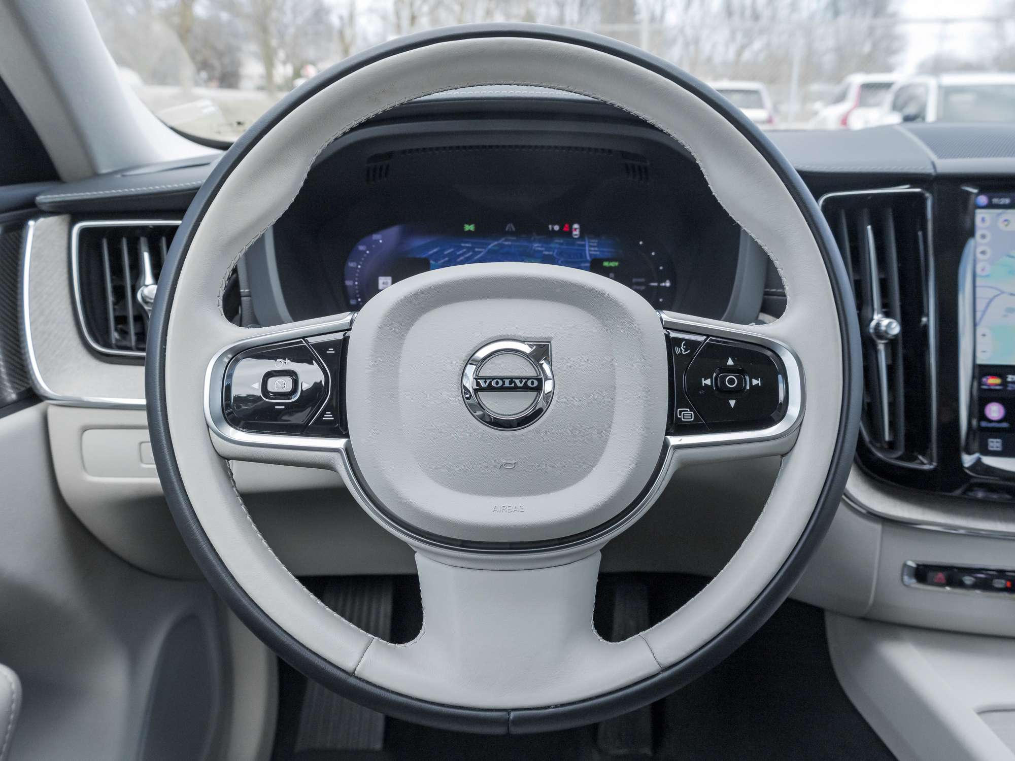 2024 Volvo XC60 T8 eAWD PHEV Ultimate Dark Theme thumb 9