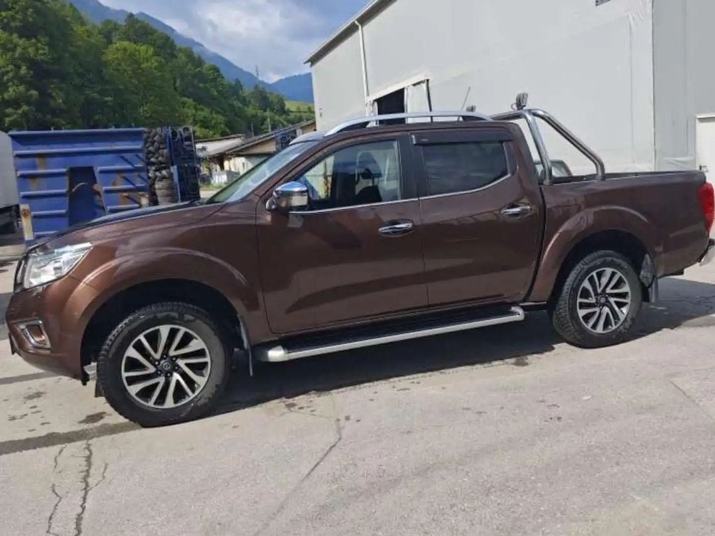 Nissan Navara Double Cab 4x4 2,3 dCi N-Connecta Aut. Pickup Brun - 2