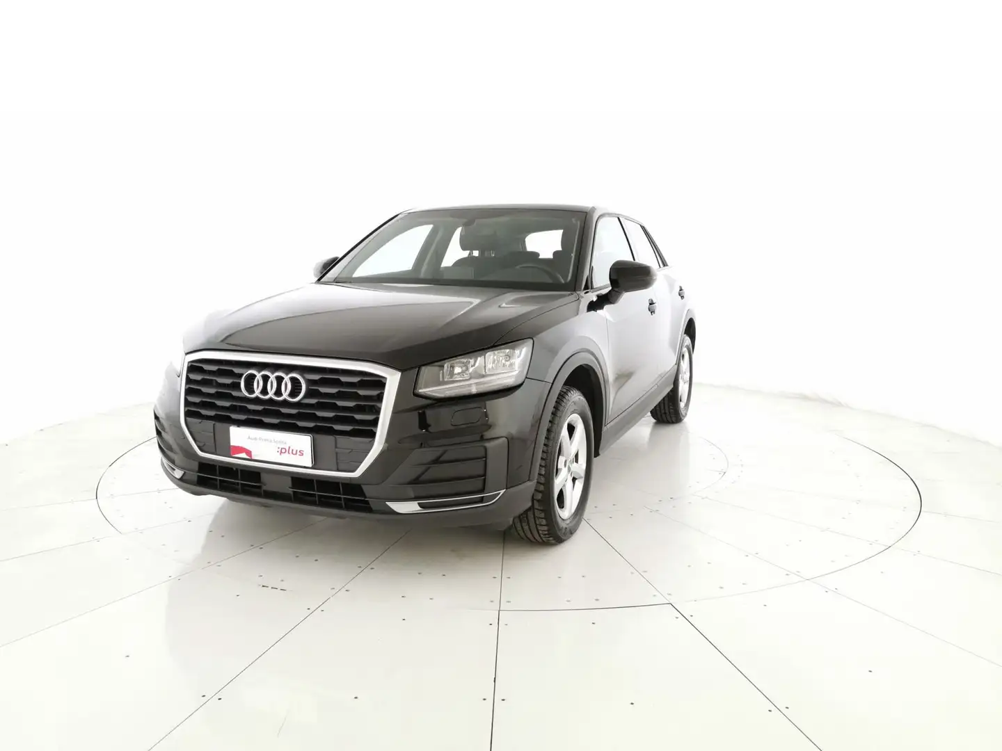 Audi Q2 1.6 tdi Business Zwart - 1