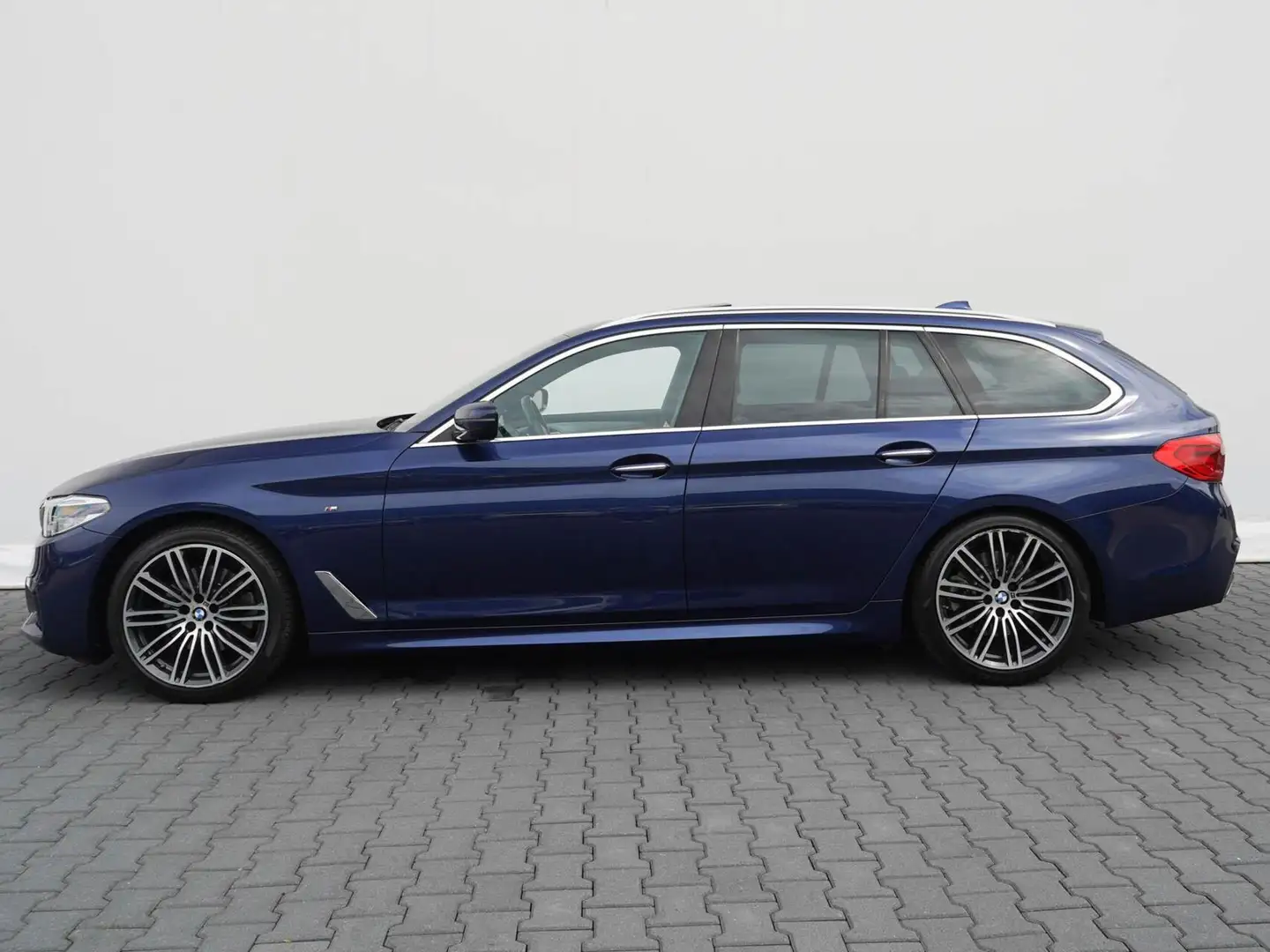 BMW 520 5-serie Touring 520i 184pk High Executive M-Sport Blau - 2