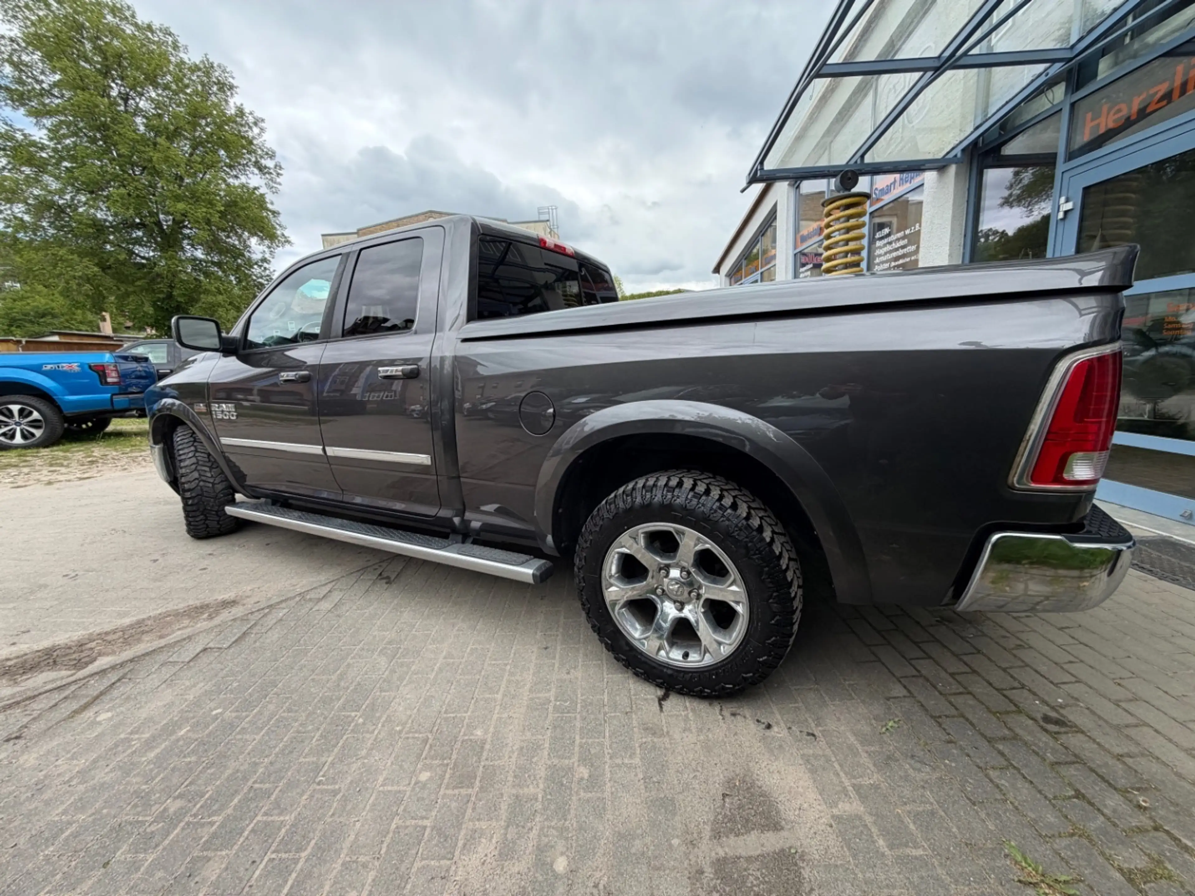 Dodge RAM 1500 5,7 Hemi"4x4"Laramie"UNFALLFREI LPG — photo 3