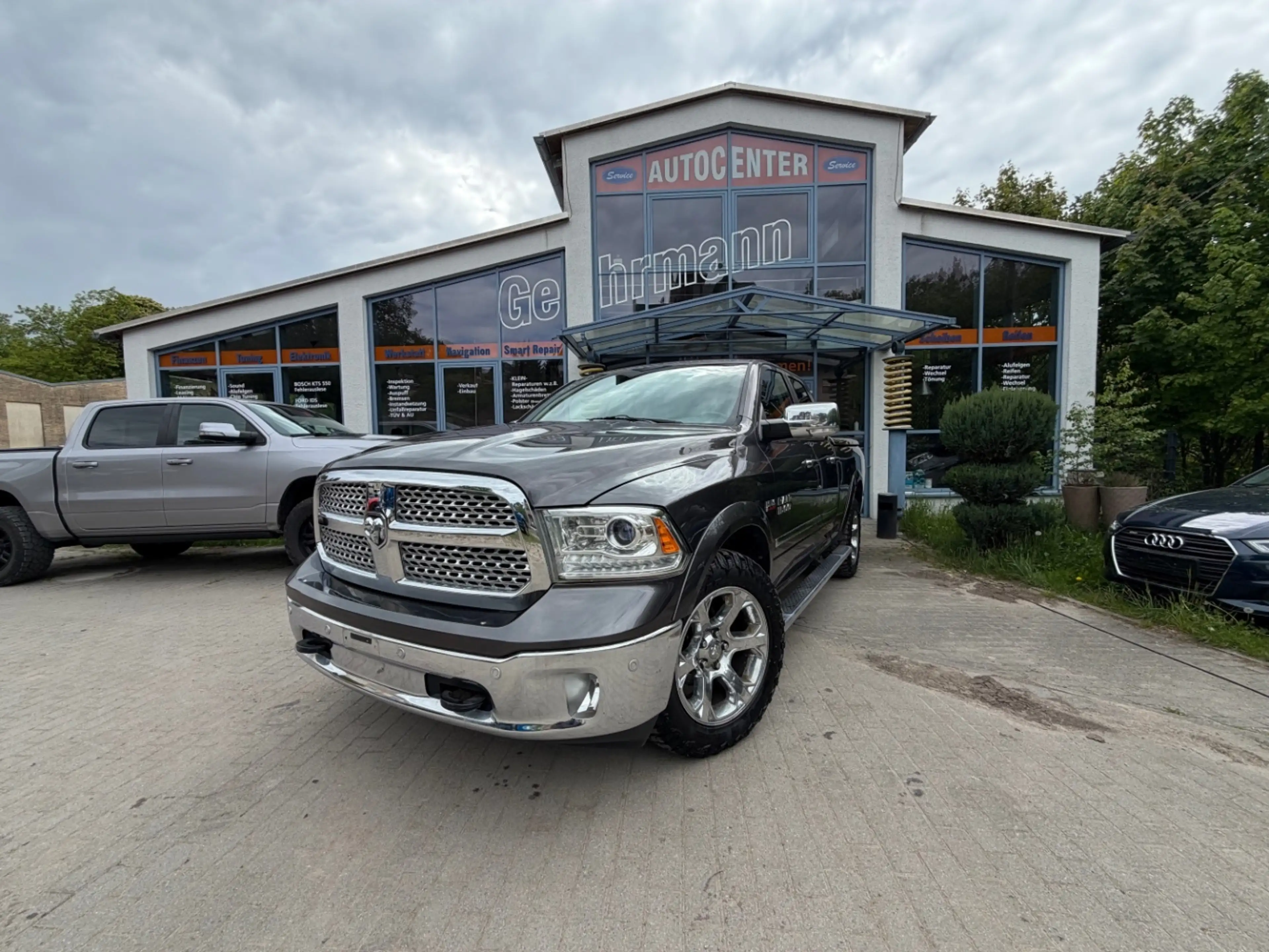 Dodge RAM 1500 5,7 Hemi"4x4"Laramie"UNFALLFREI LPG