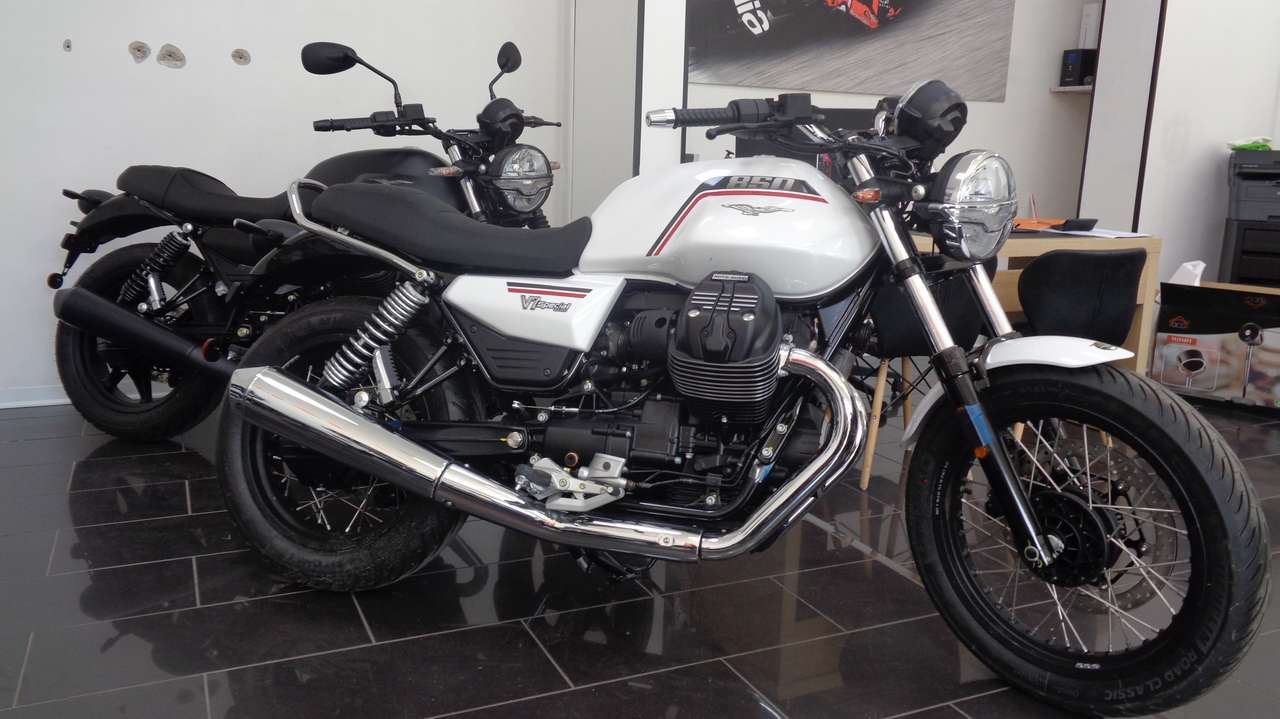Moto Guzzi V 7 SPECIAL - listino 9800 con 750 euro di vantaggi