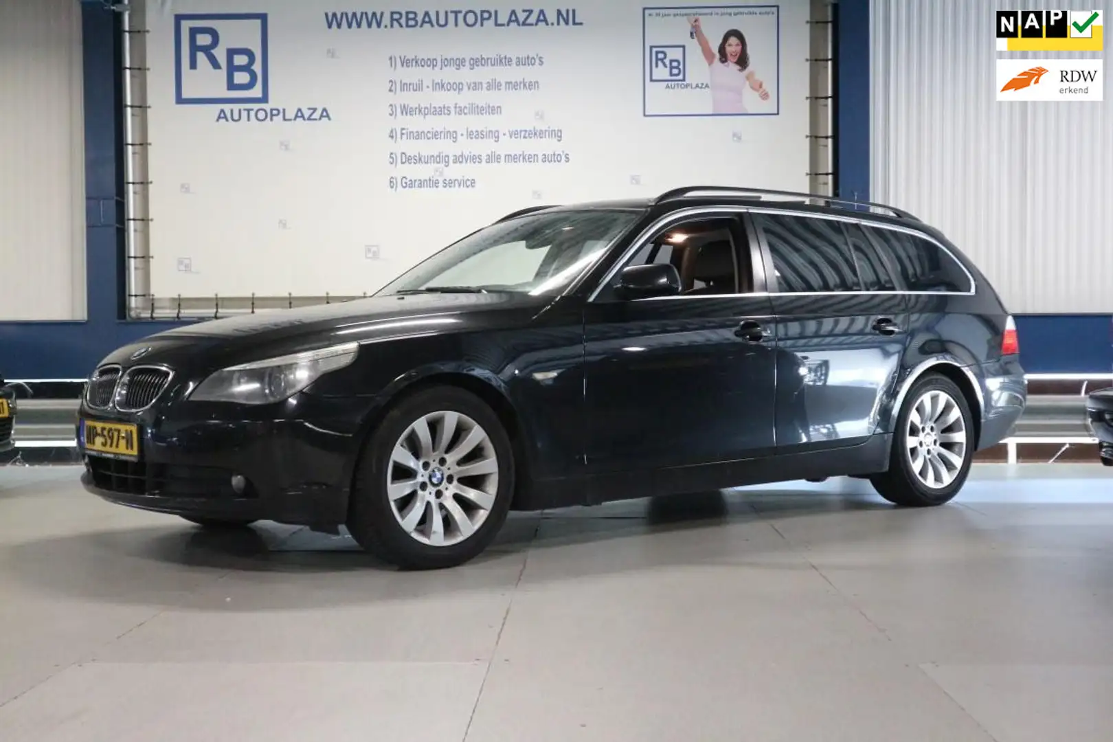 BMW 523 5-serie Touring 523i Executive Automaat / Pano / A Zwart - 1