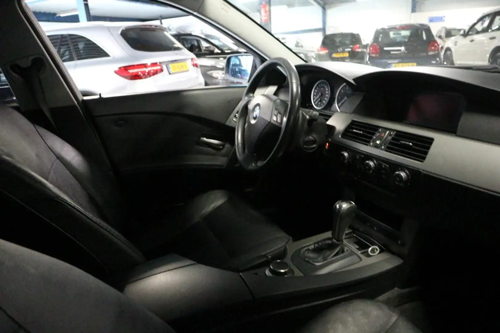 BMW 523 5-serie Touring 523i Executive Automaat / Pano / A Zwart - 2