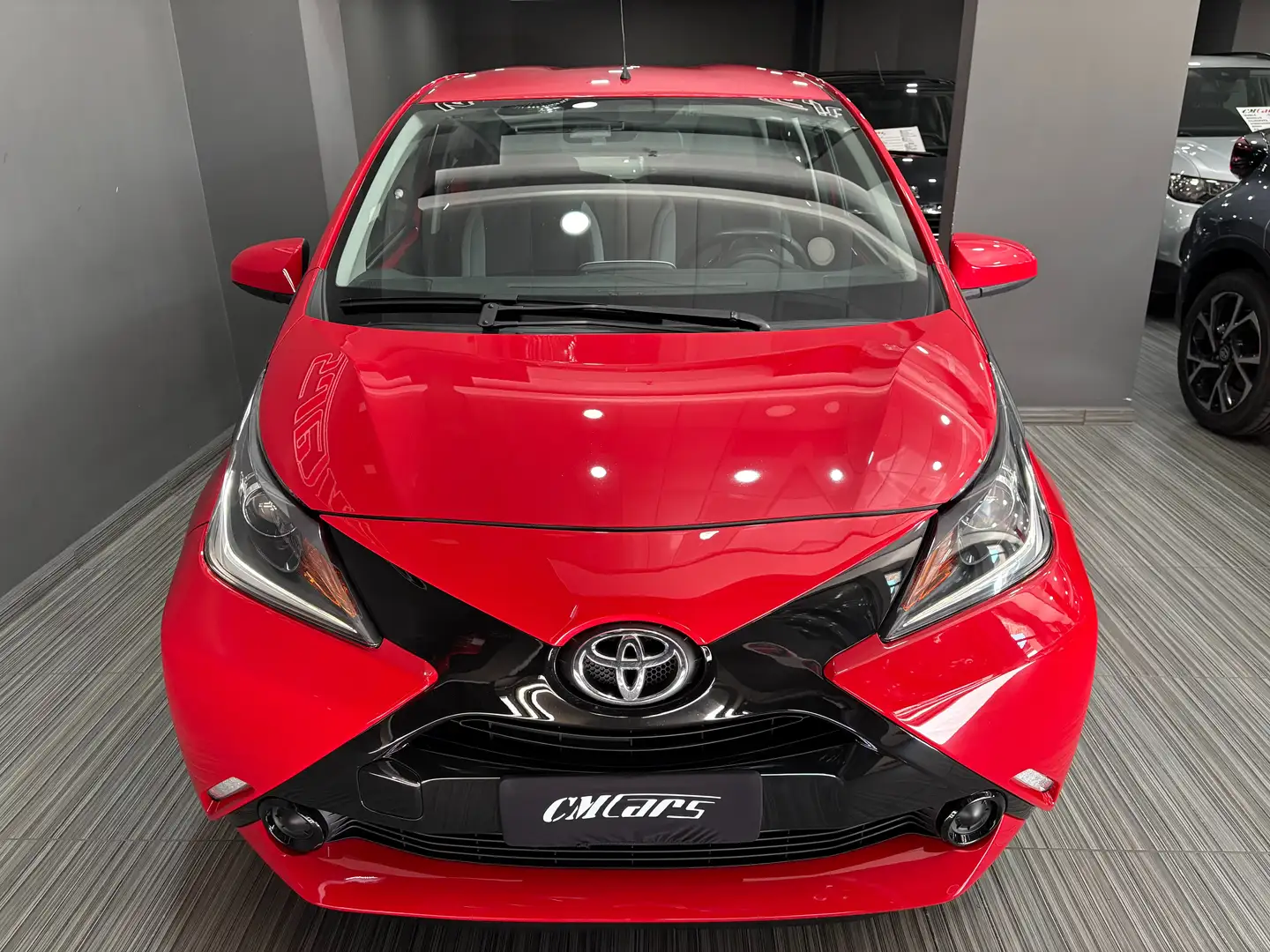 Toyota Aygo 1.0 69cv Automatica x-play ITALIANA Rot - 2