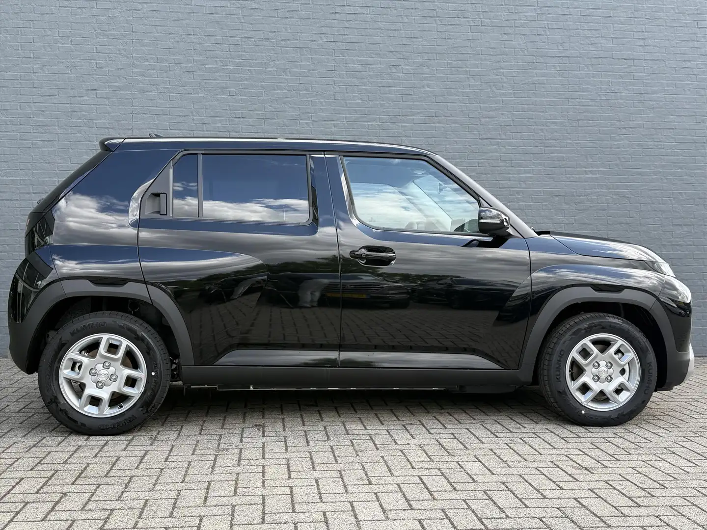 Hyundai Inster 49 kWh 115pk Pulse Zwart - 2