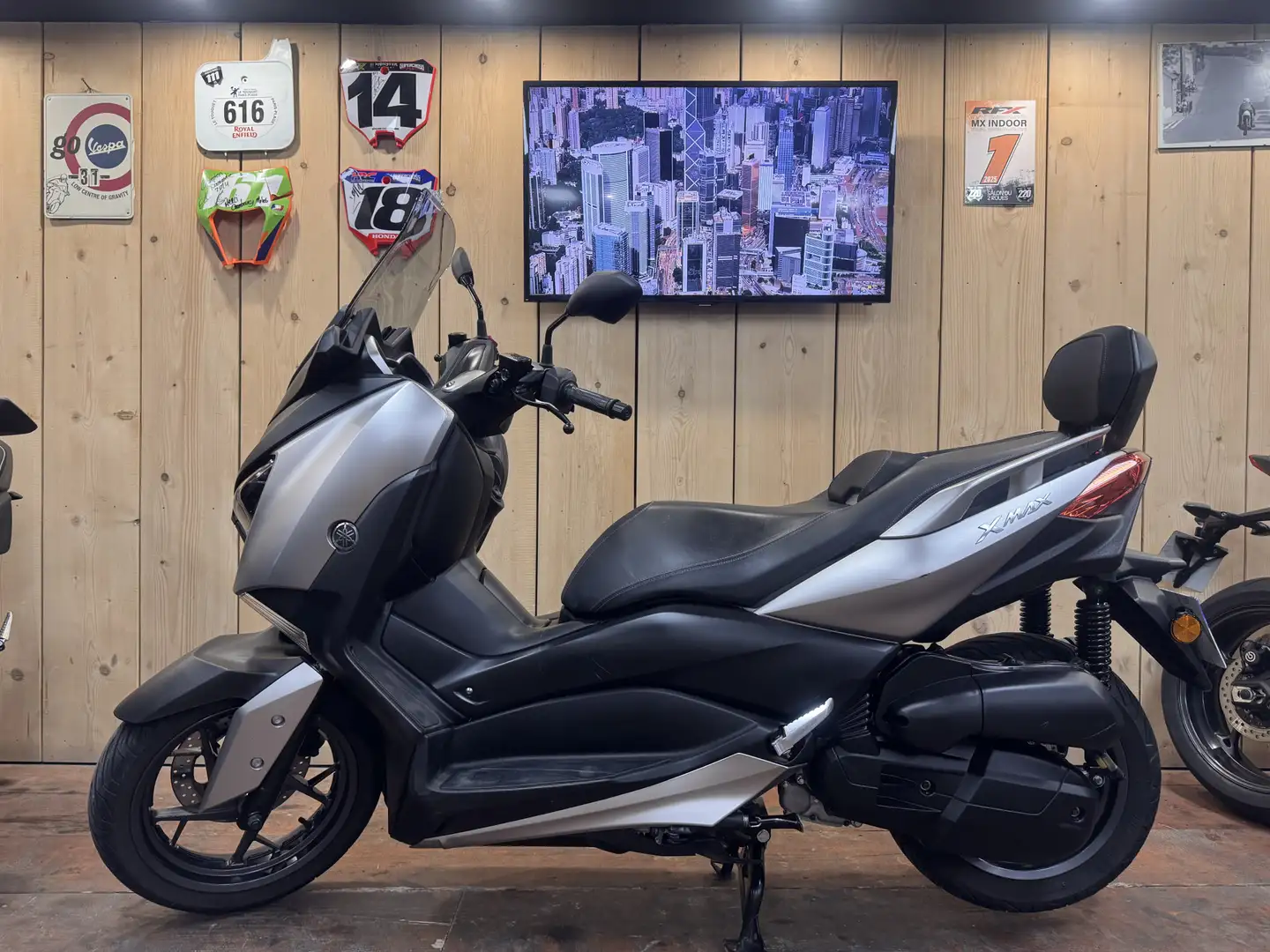 Yamaha X-Max 125 Gris - 2