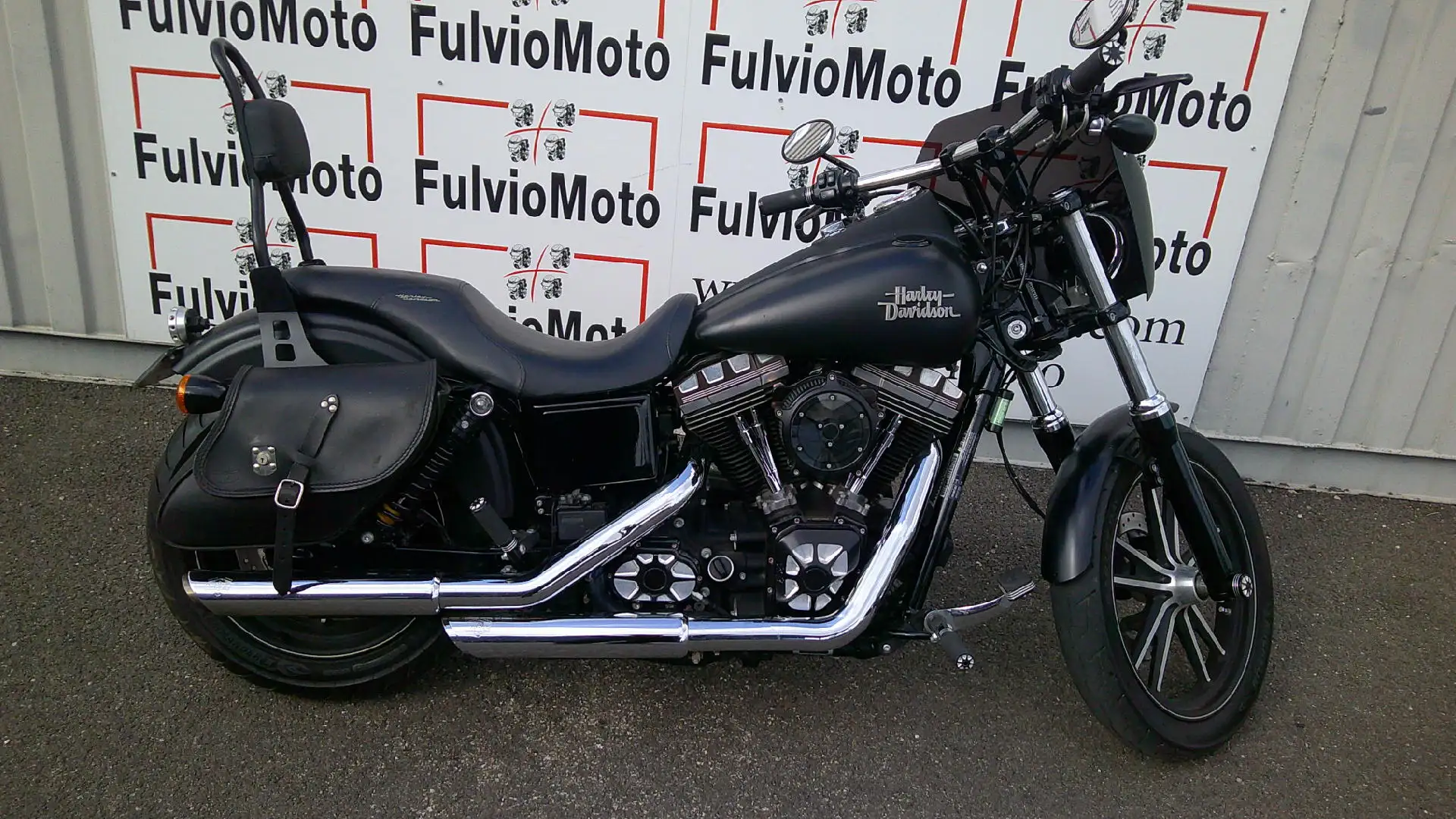 Harley-Davidson Dyna Street Bob Negru - 1