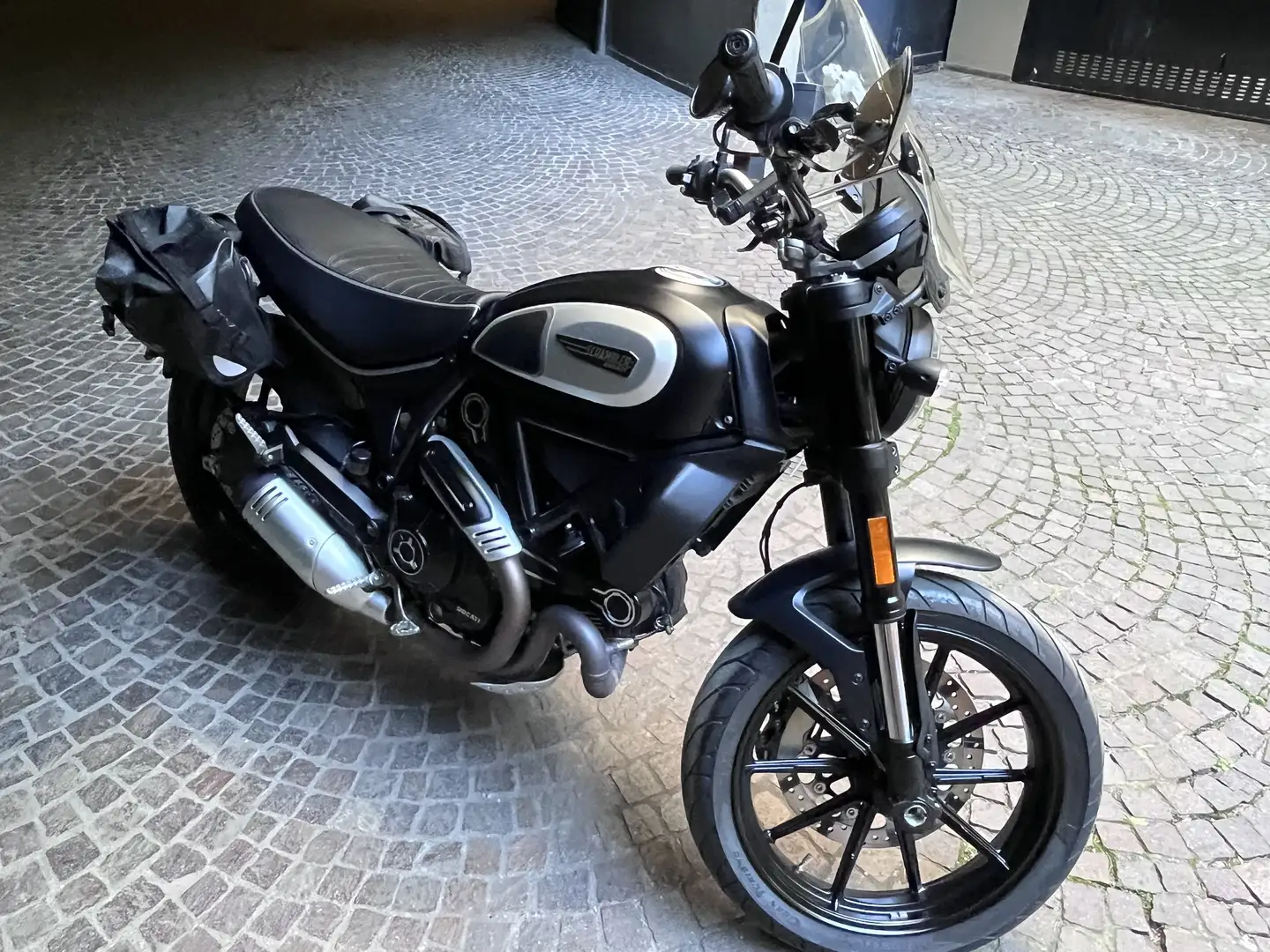 Ducati Scrambler Dark icon 800 - 1