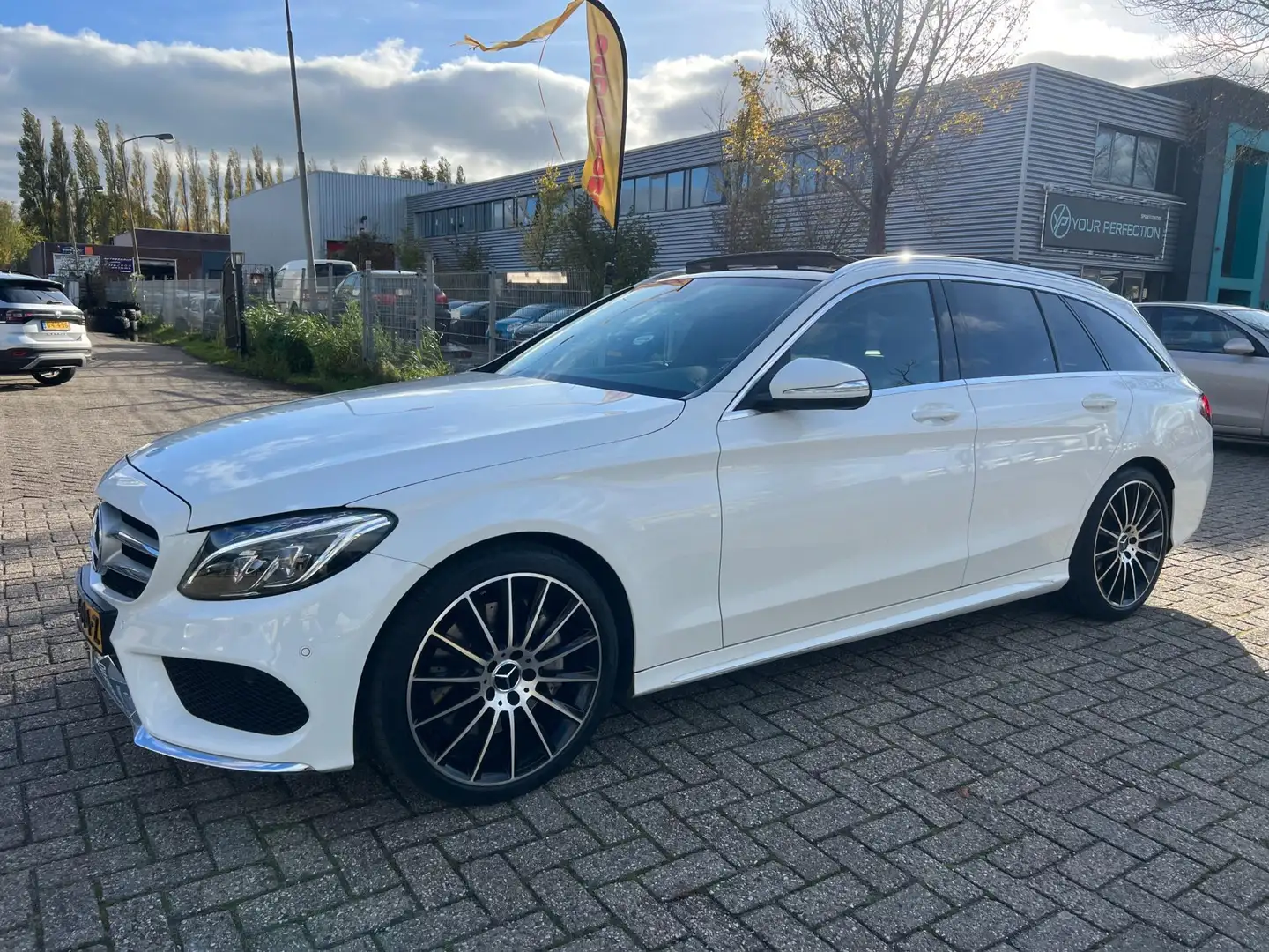 Mercedes-Benz C 250 Estate Edition 1 AMG - PANORAMA Wit - 2