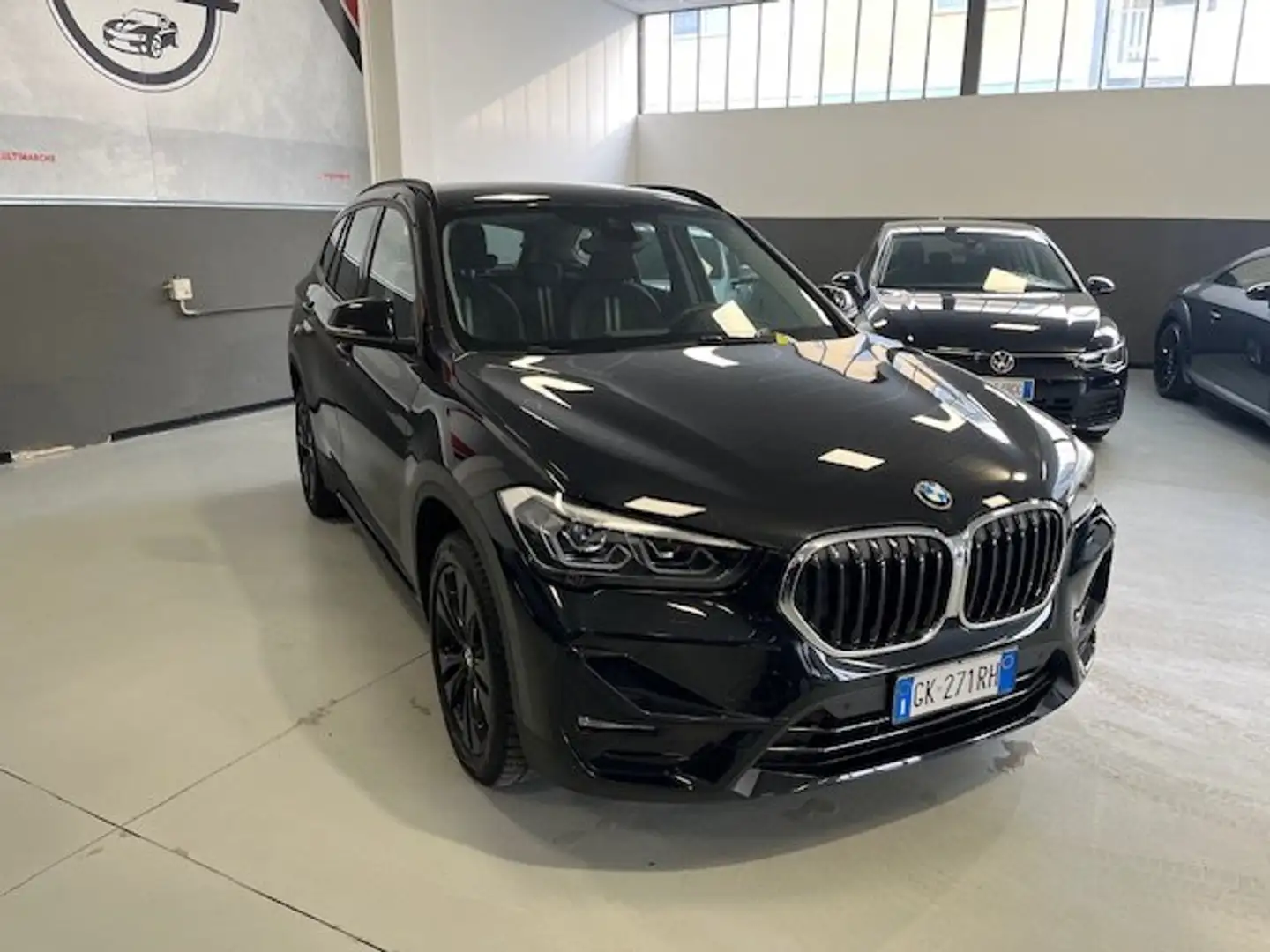 BMW X1 X1 sdrive18d Sport auto Zwart - 2