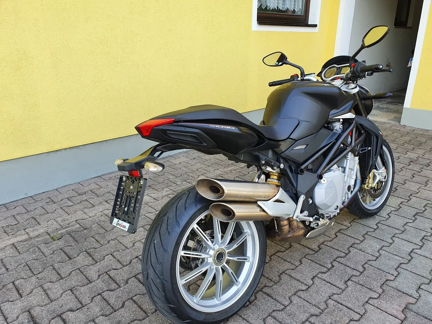 MV Agusta Brutale 1090 Negru - 2