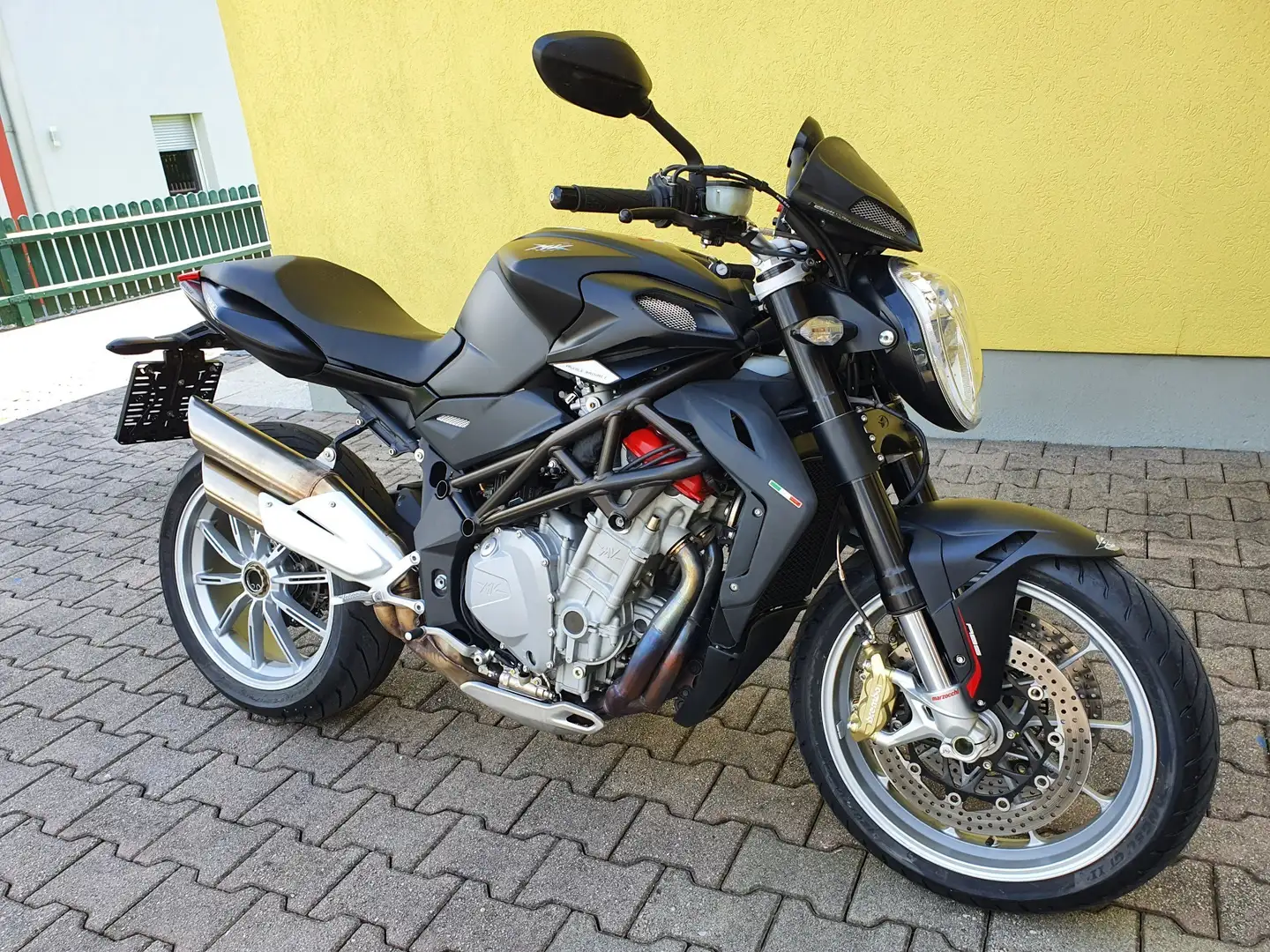 MV Agusta Brutale 1090 Negru - 1