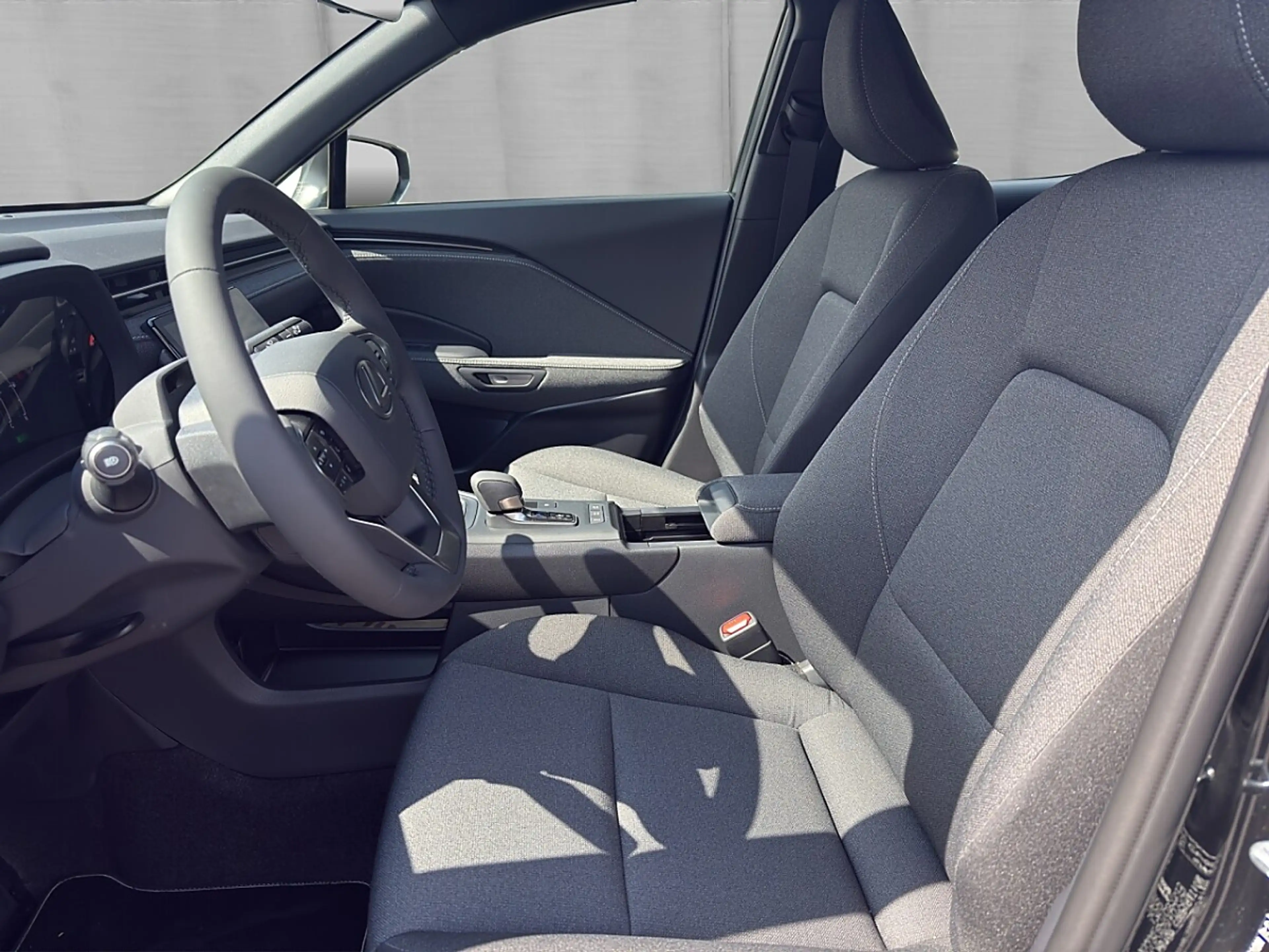 Lexus LBX Basis 136 PS 2WD — photo 9