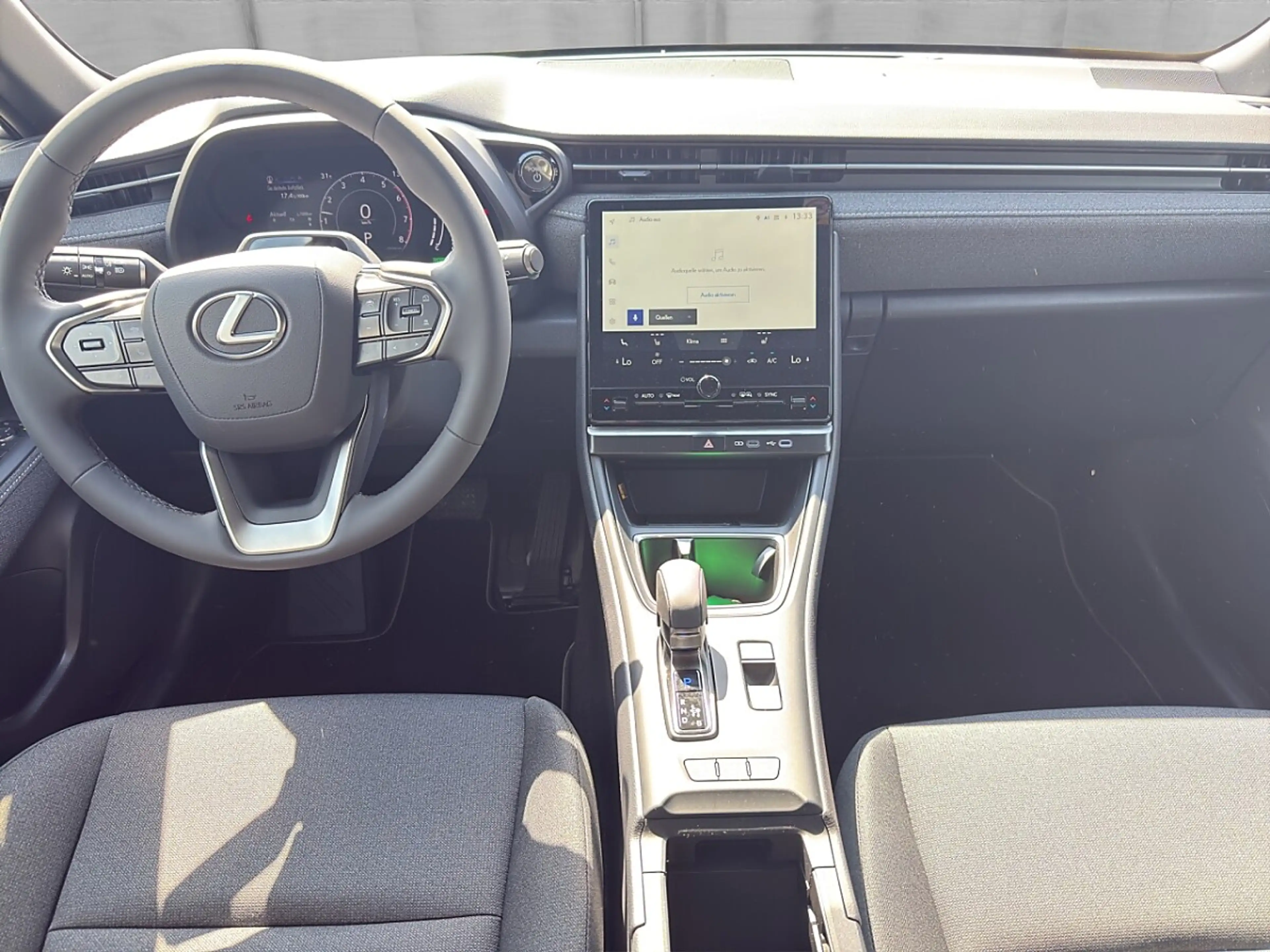 Lexus LBX Basis 136 PS 2WD — photo 10