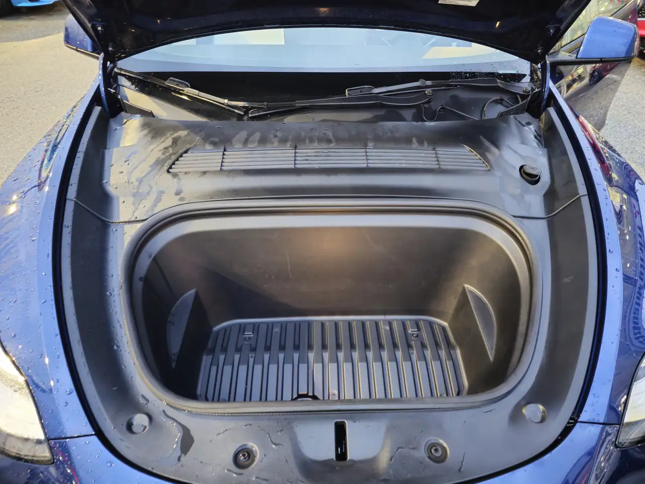 Tesla Model Y снимка Tesla Model Y