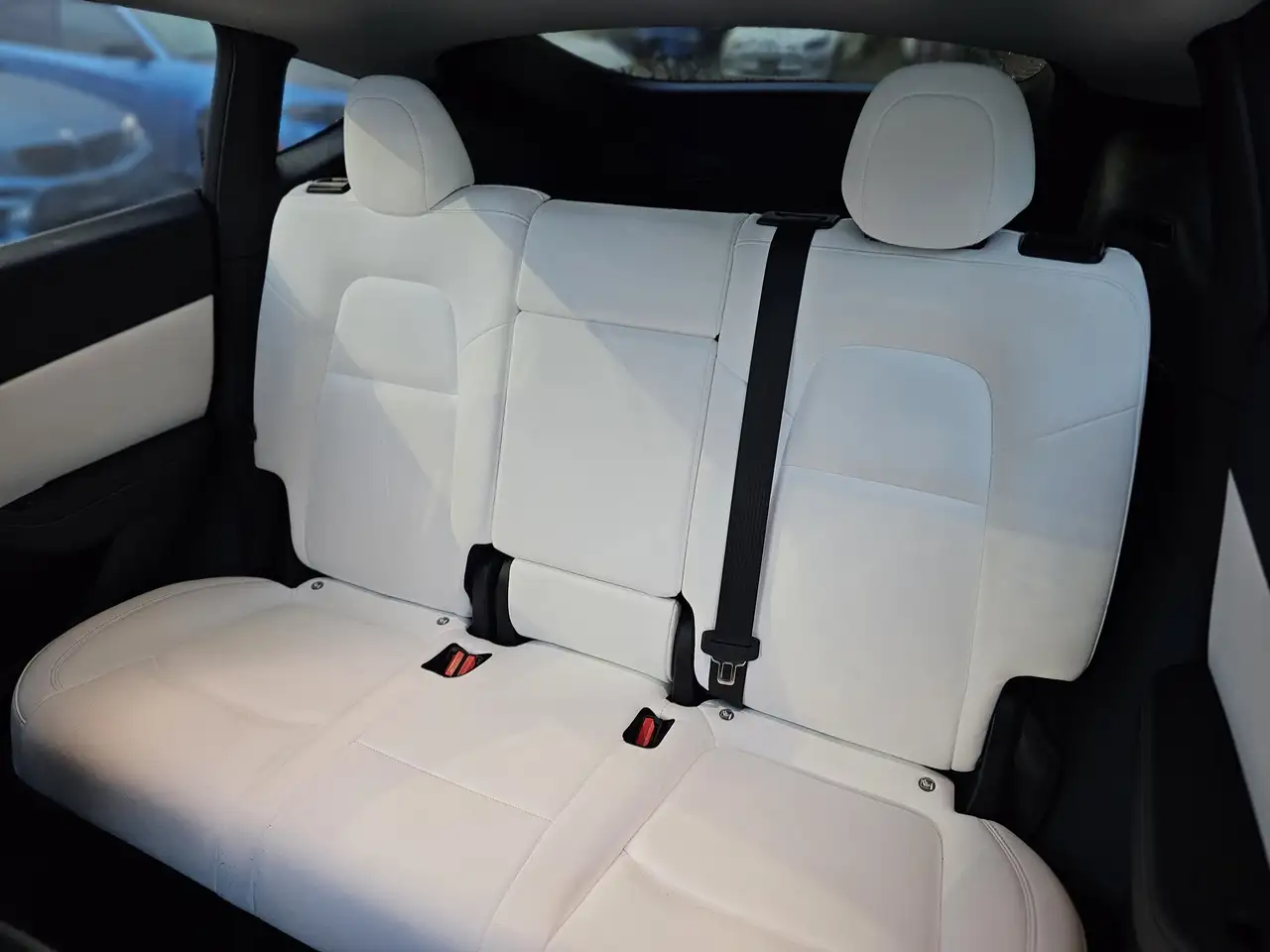 Tesla Model Y снимка Tesla Model Y
