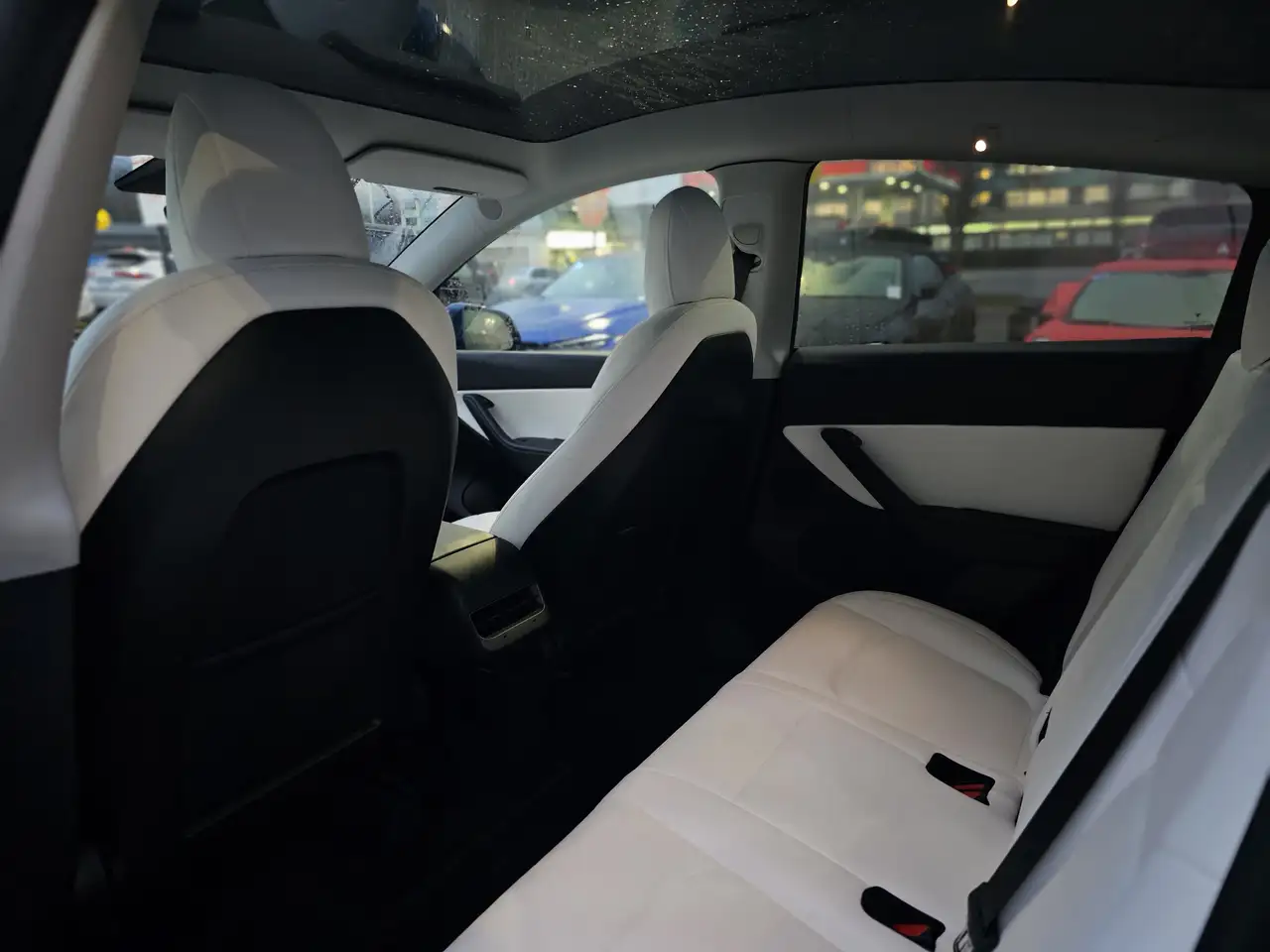 Tesla Model Y снимка Tesla Model Y
