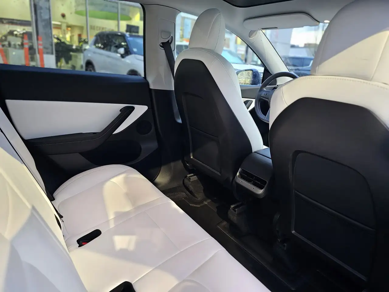 Tesla Model Y снимка Tesla Model Y