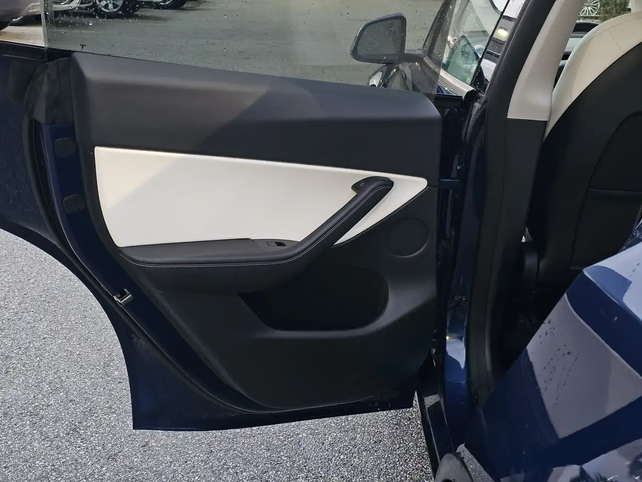 Tesla Model Y снимка Tesla Model Y