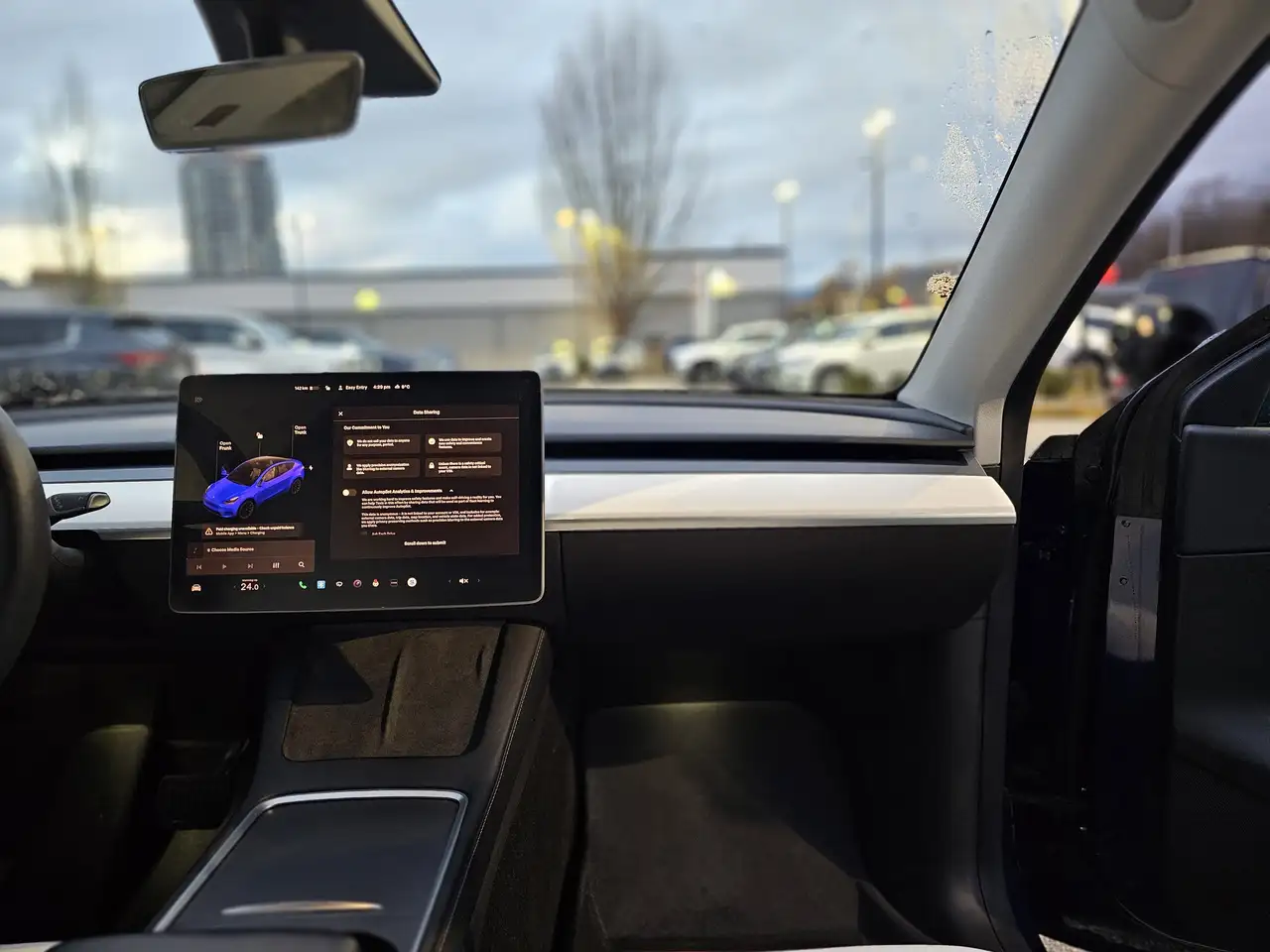 Tesla Model Y снимка Tesla Model Y