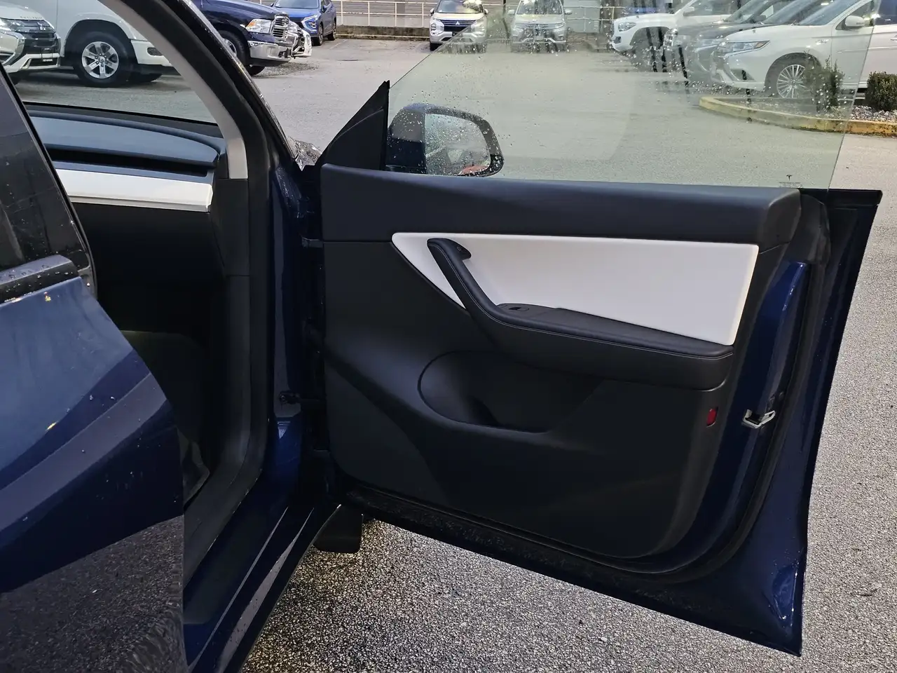 Tesla Model Y снимка Tesla Model Y
