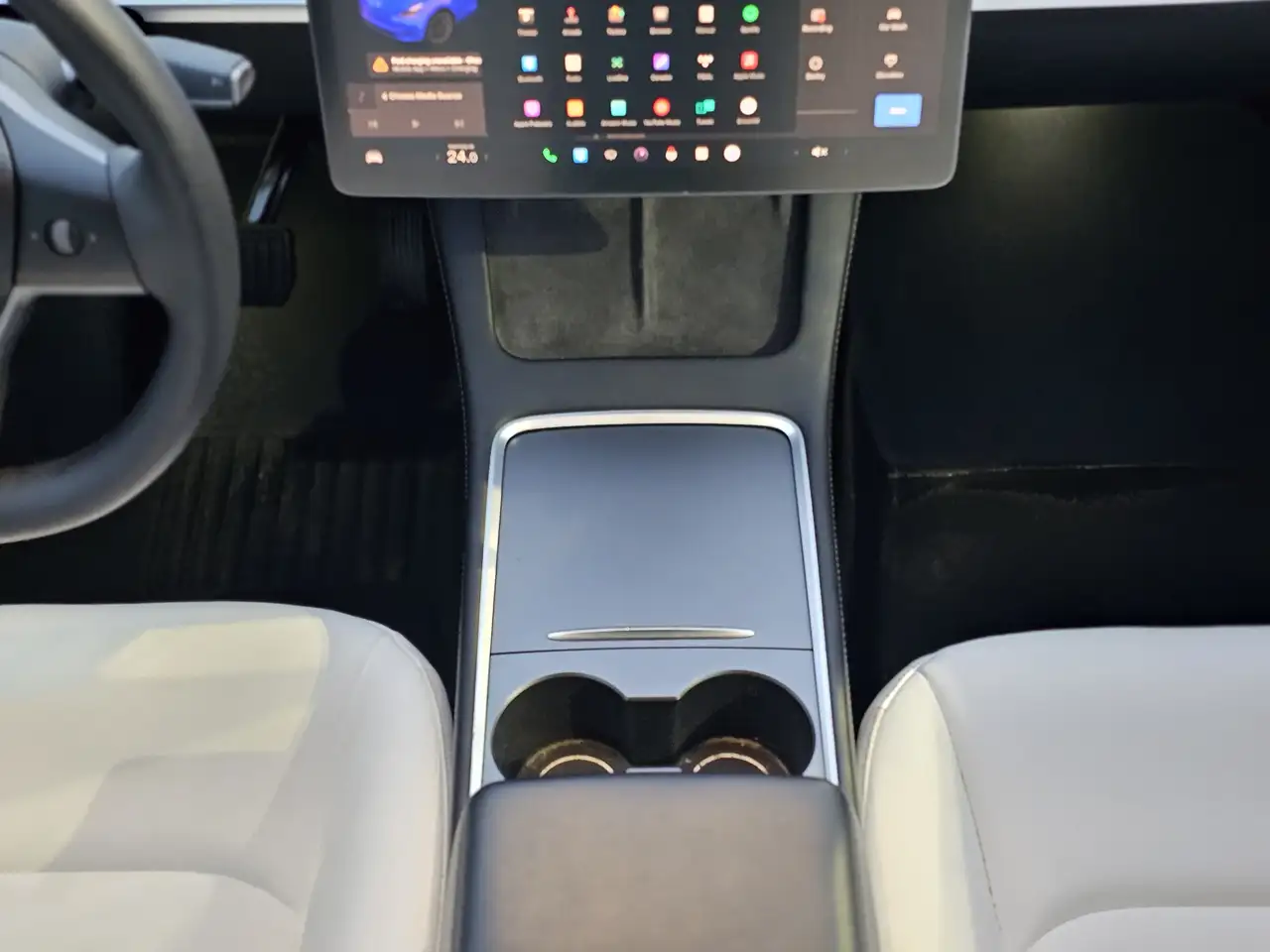 Tesla Model Y снимка Tesla Model Y