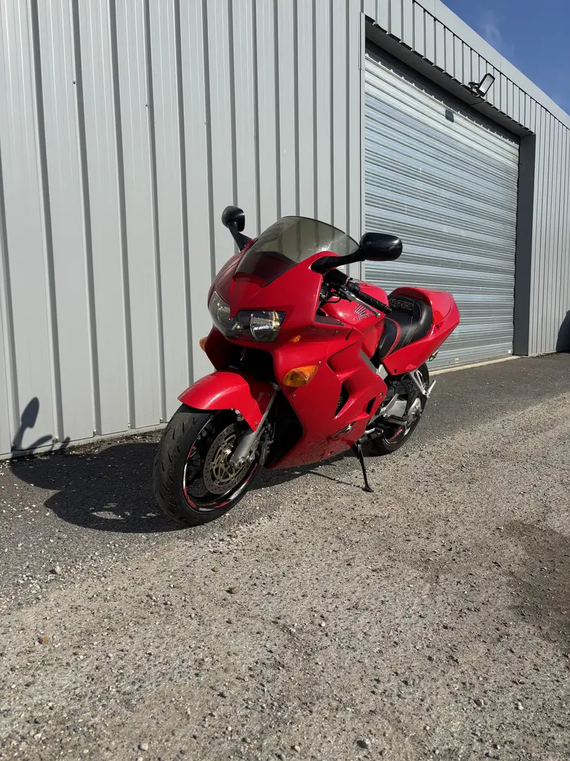 Honda VFR 800 Rouge - 1