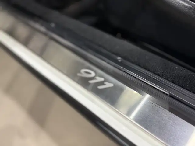 Porsche 911 view 10