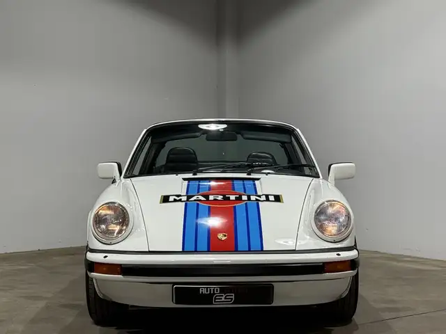 Porsche 911 view 3