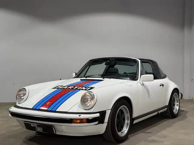 Porsche 911 view 4