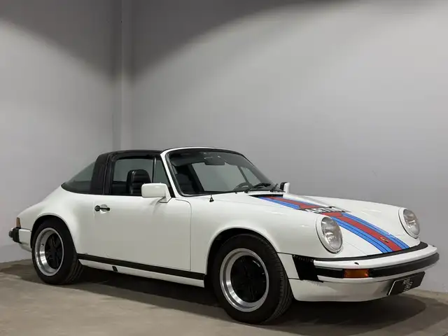 Porsche 911 main image