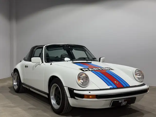 Porsche 911 view 2